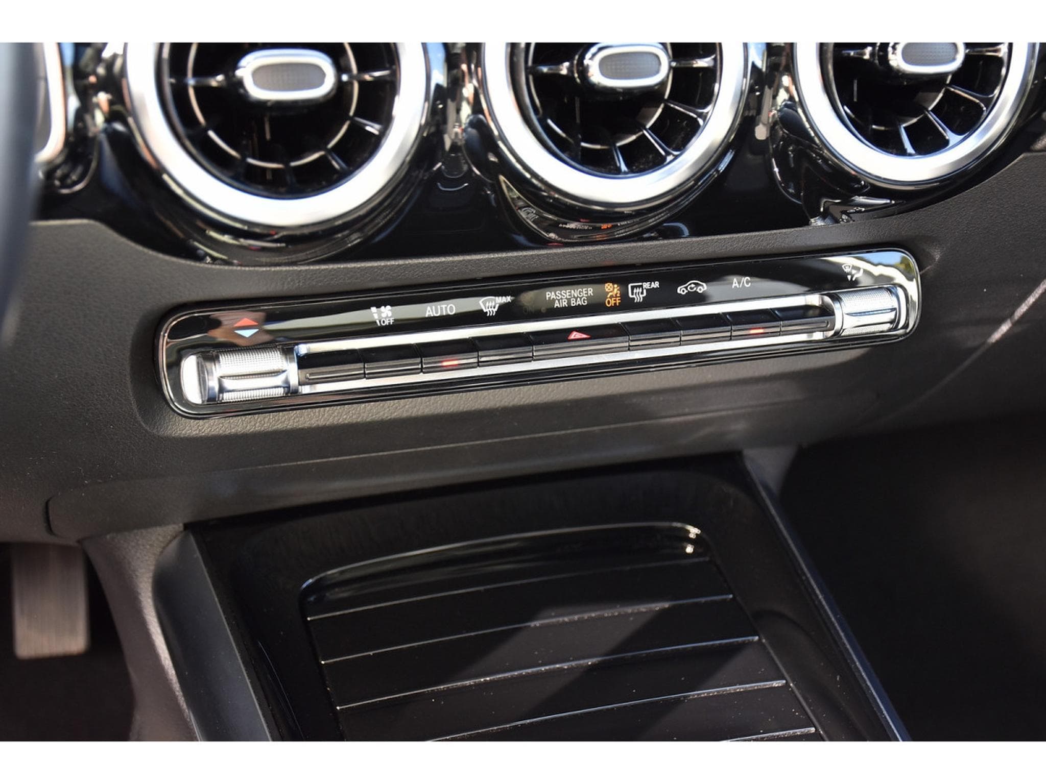 Mercedes GLA 200 Progressive 7G-Tronic PANO GPS CAM LANE (2020) - Photo 18