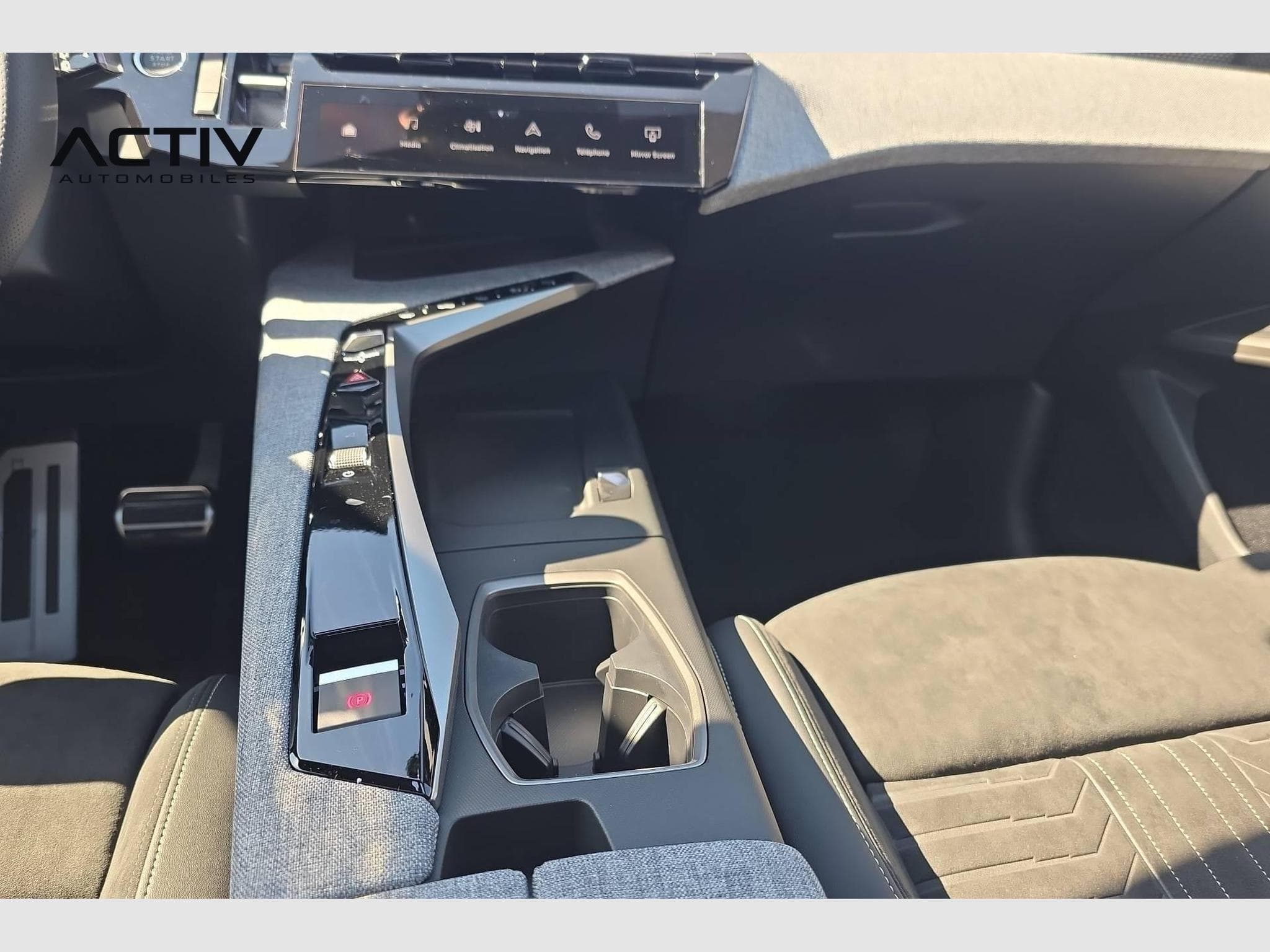 Peugeot 5008 Hybrid 145 e-DCS6 GT (2026) - Photo 17