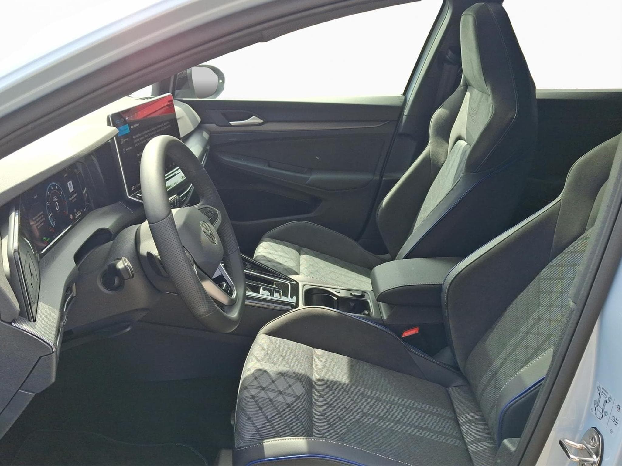 VW Golf R-Line (2026) - Photo 9