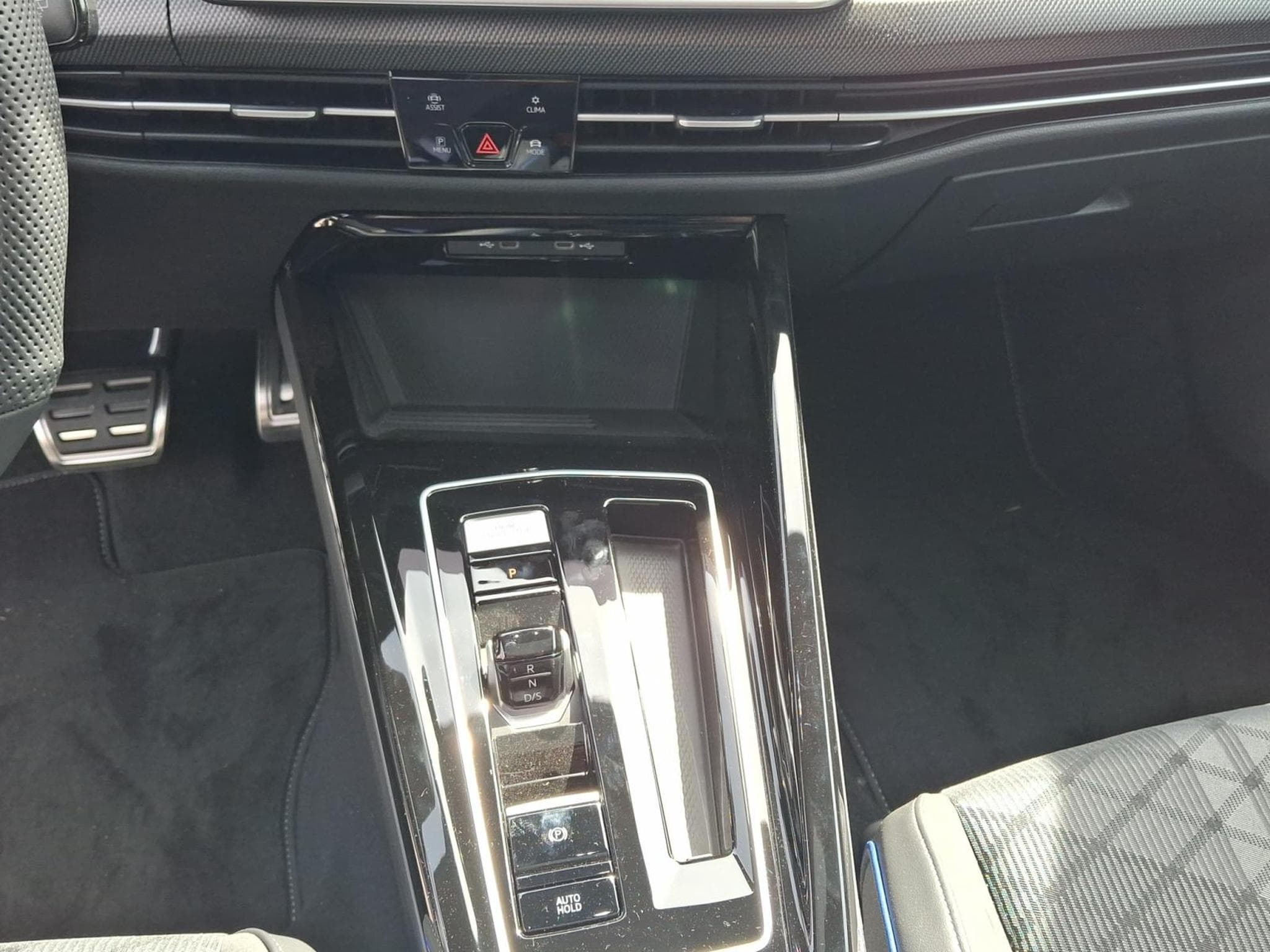 VW Golf R-Line (2026) - Photo 14