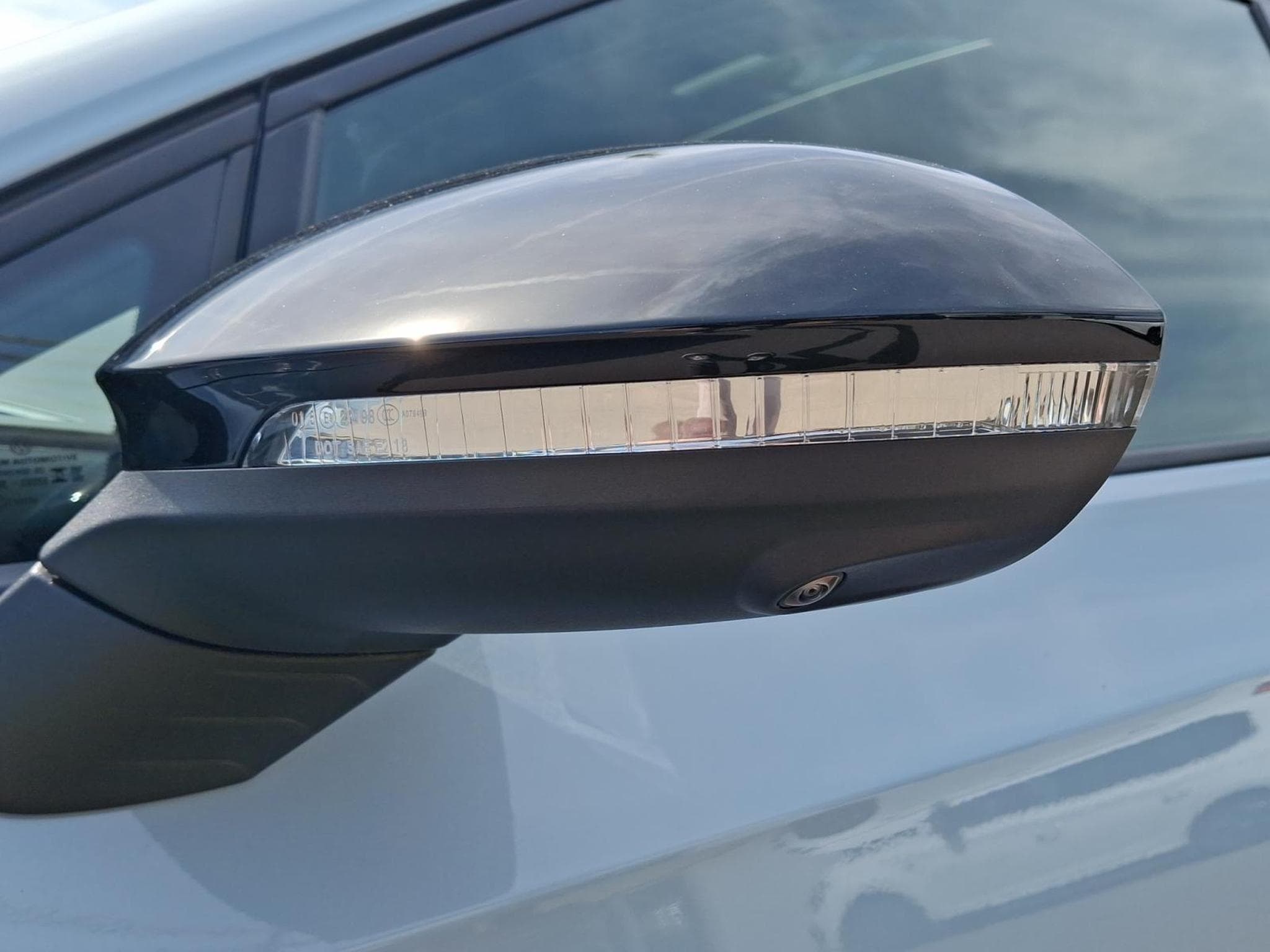 VW Golf R-Line (2026) - Photo 22