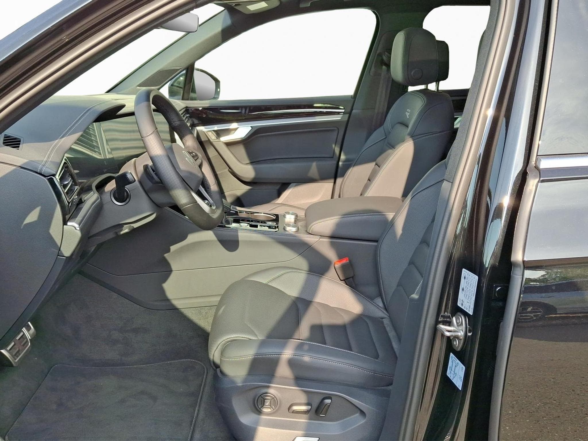 VW Touareg R-Line (2026) - Photo 9