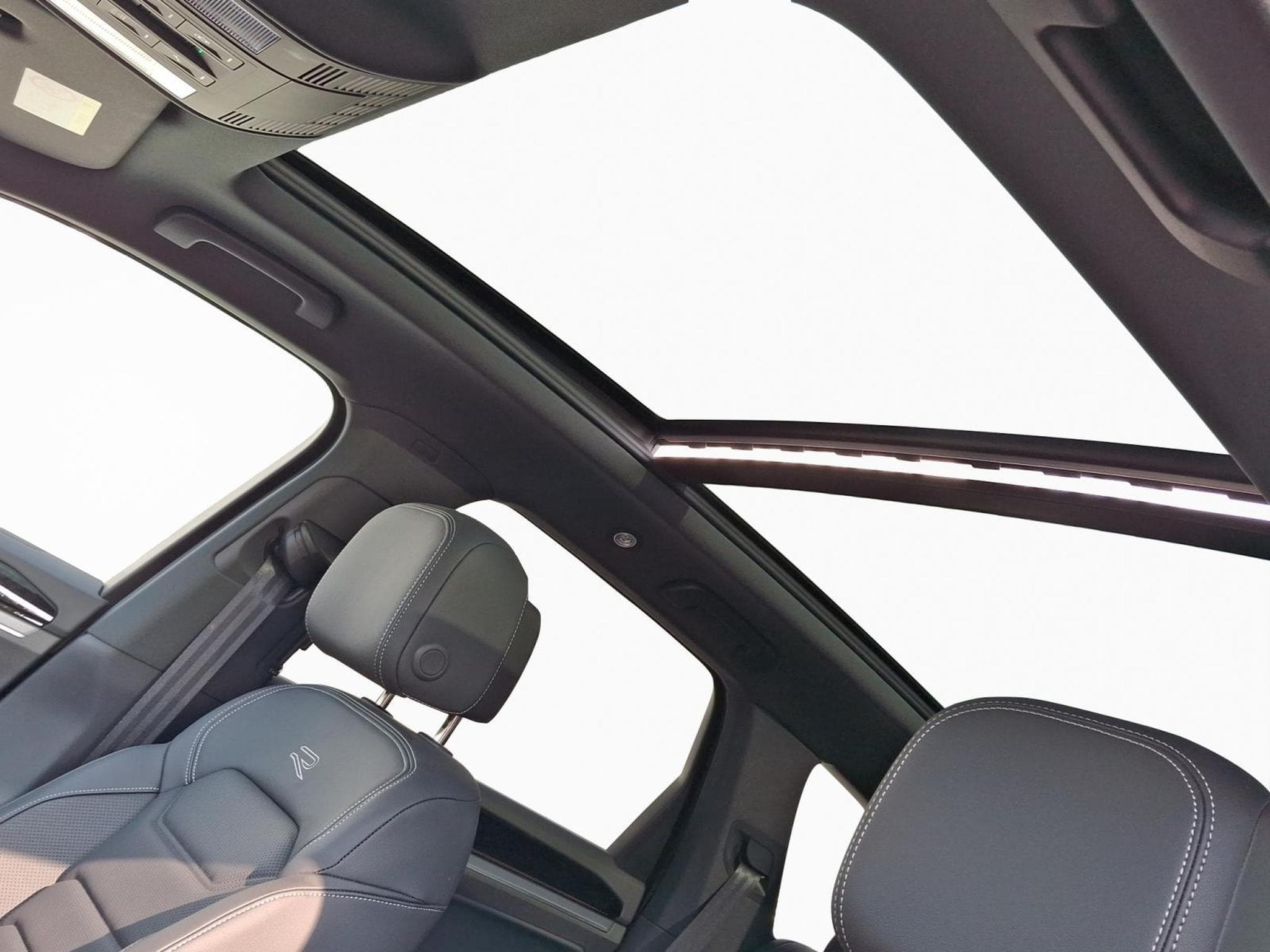 VW Touareg R-Line (2026) - Photo 17