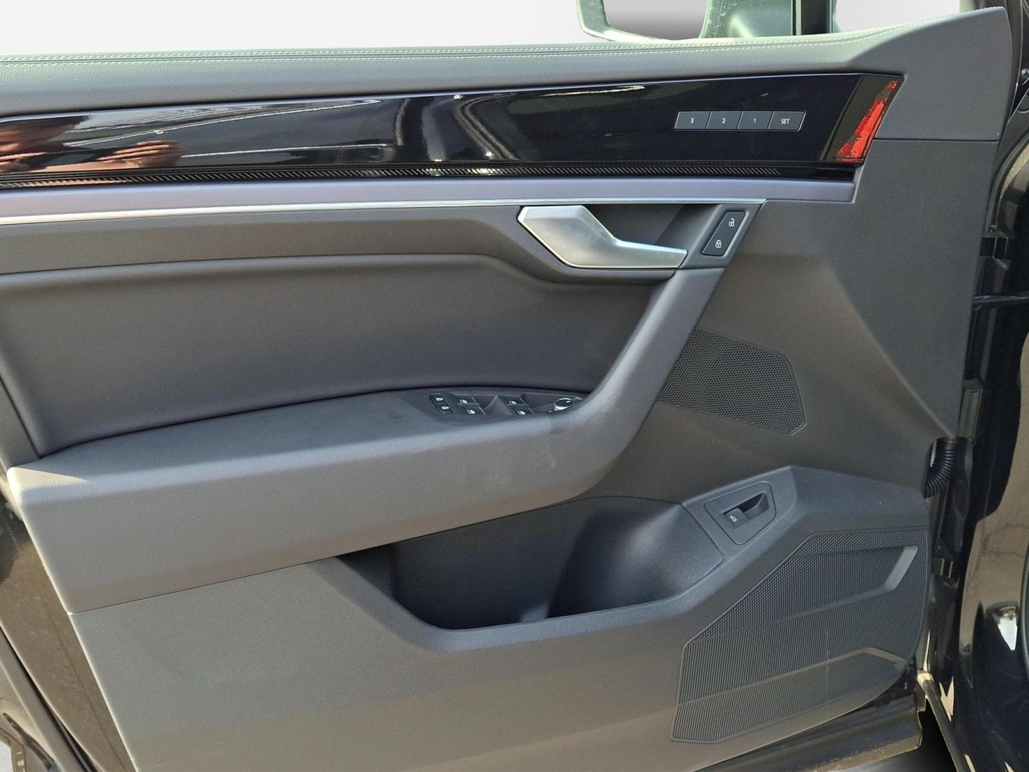 VW Touareg R-Line (2026) - Photo 16