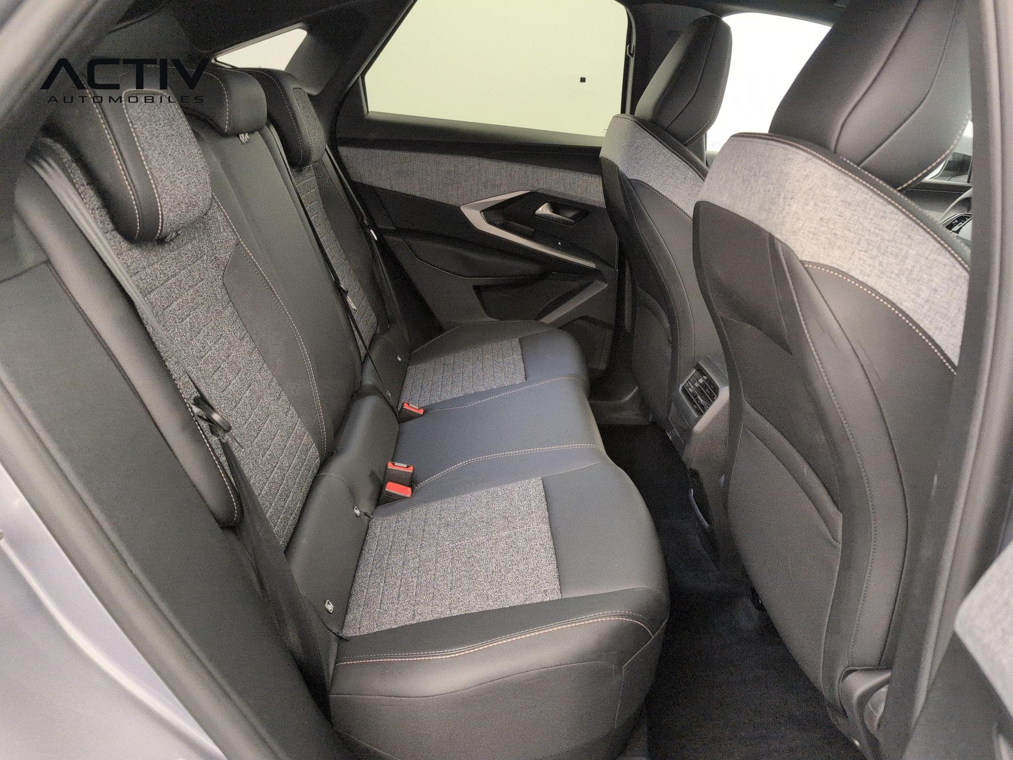 Peugeot 3008 Hybrid 145 e-DCS6 Allure (2025) - Photo 10