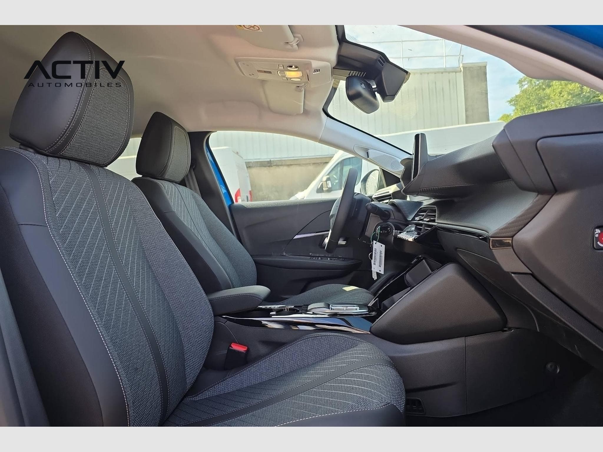 Peugeot 208 Hybrid 110 ch e-DCS6 Allure (2026) - Photo 9