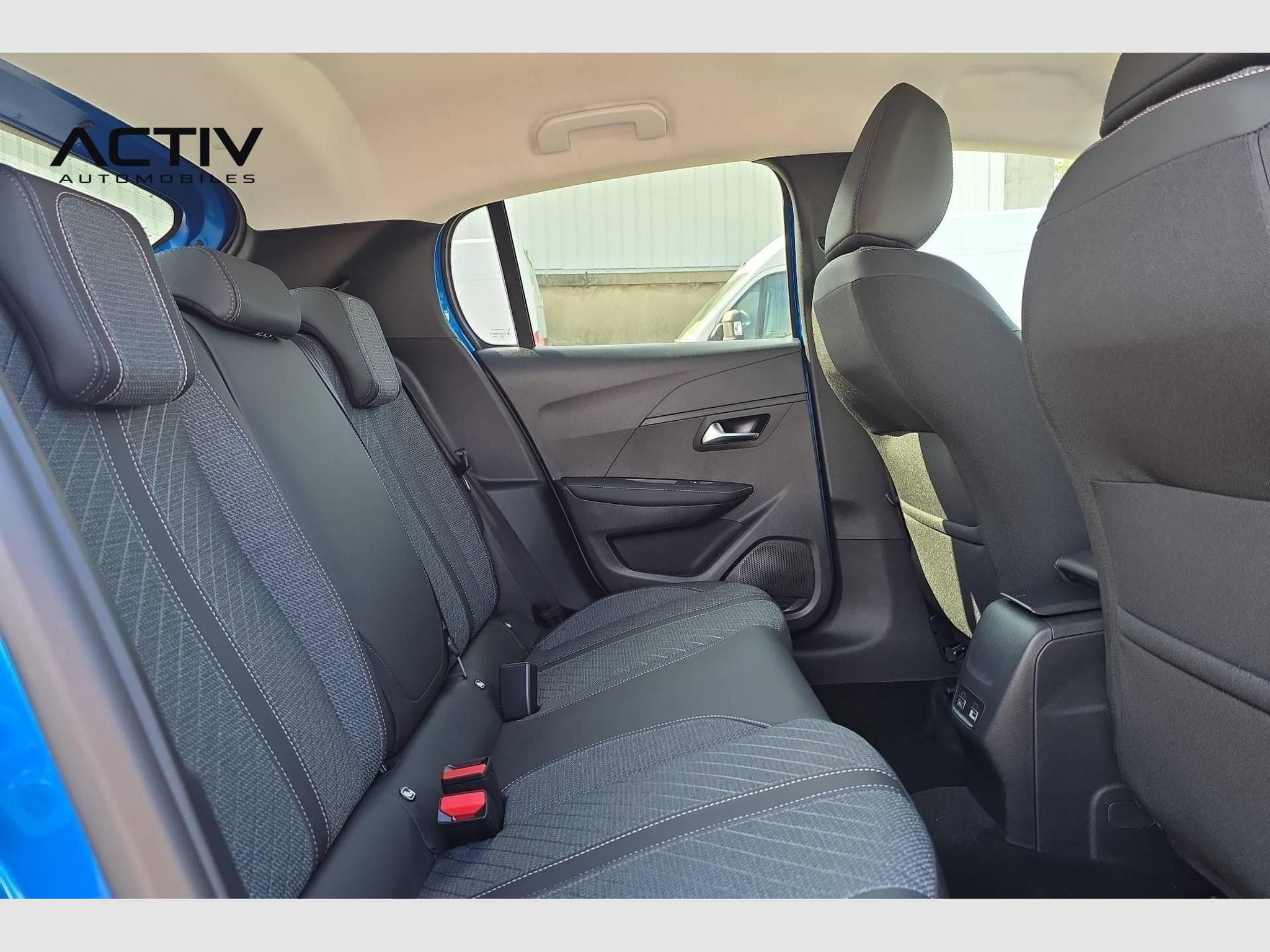 Peugeot 208 Hybrid 110 ch e-DCS6 Allure (2026) - Photo 10