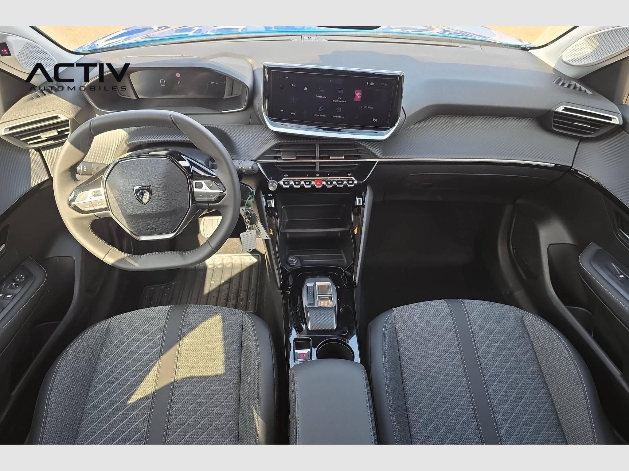Peugeot 208 Hybrid 110 ch e-DCS6 Allure (2026) - Photo 12
