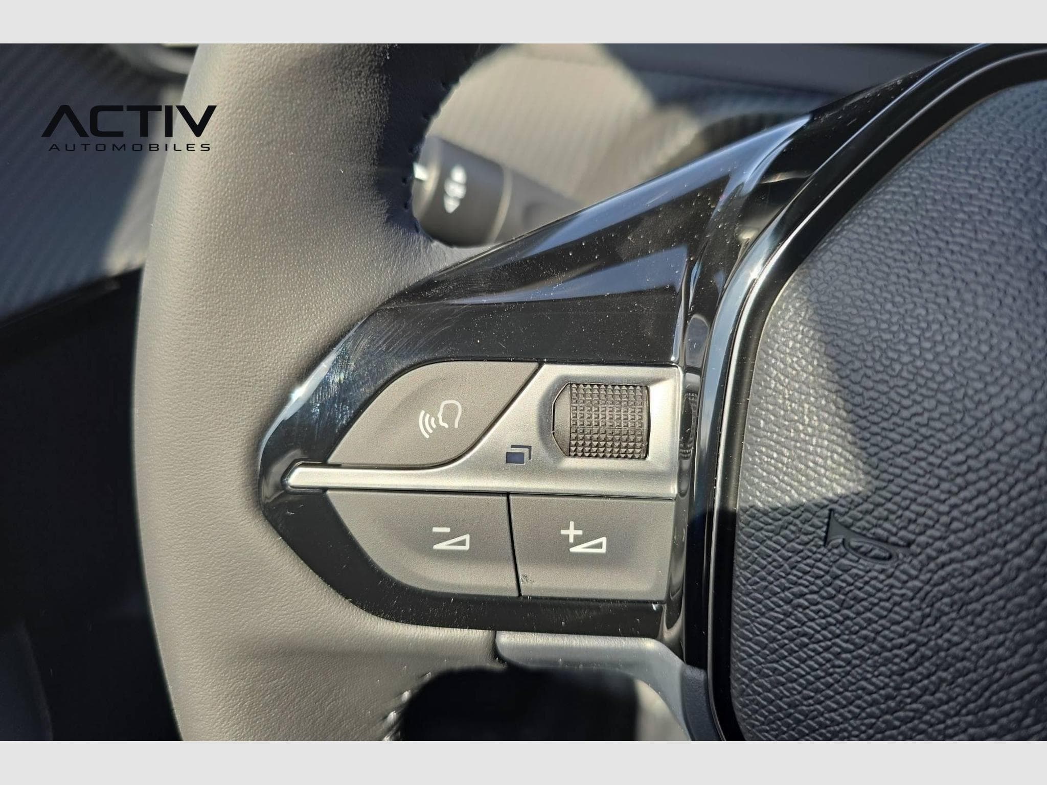 Peugeot 208 Hybrid 110 ch e-DCS6 Allure (2026) - Photo 15