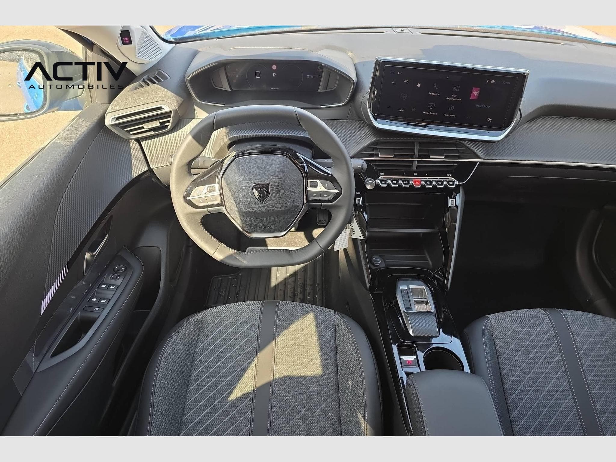 Peugeot 208 Hybrid 110 ch e-DCS6 Allure (2026) - Photo 13