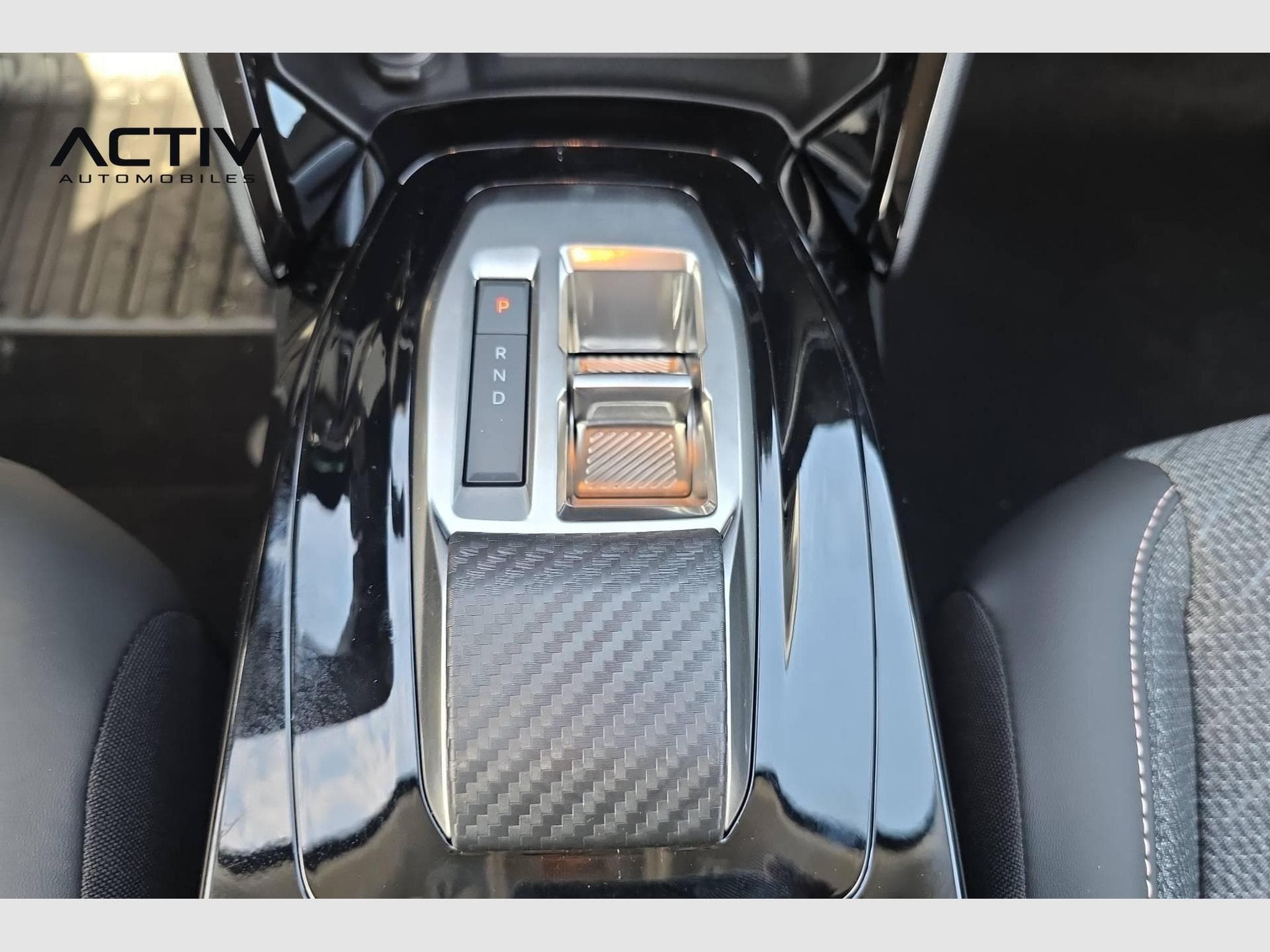 Peugeot 208 Hybrid 110 ch e-DCS6 Allure (2026) - Photo 16