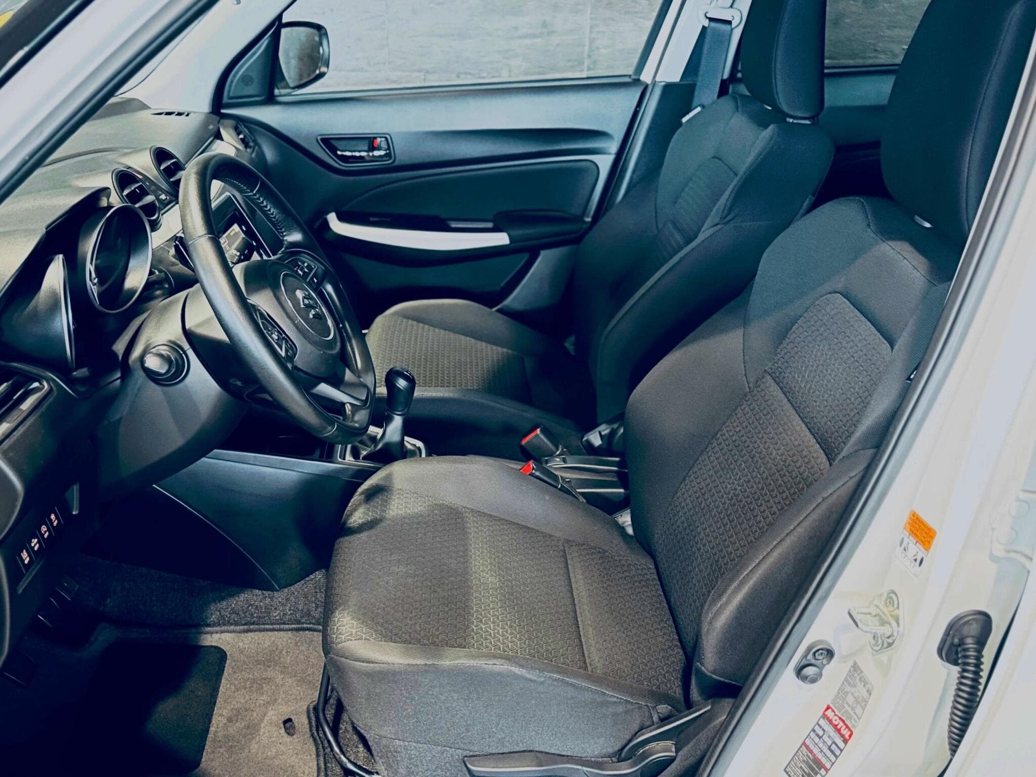 Suzuki Swift SWIFT COMFORT DUALJET MILD-HYBRID (2019) - Photo 6