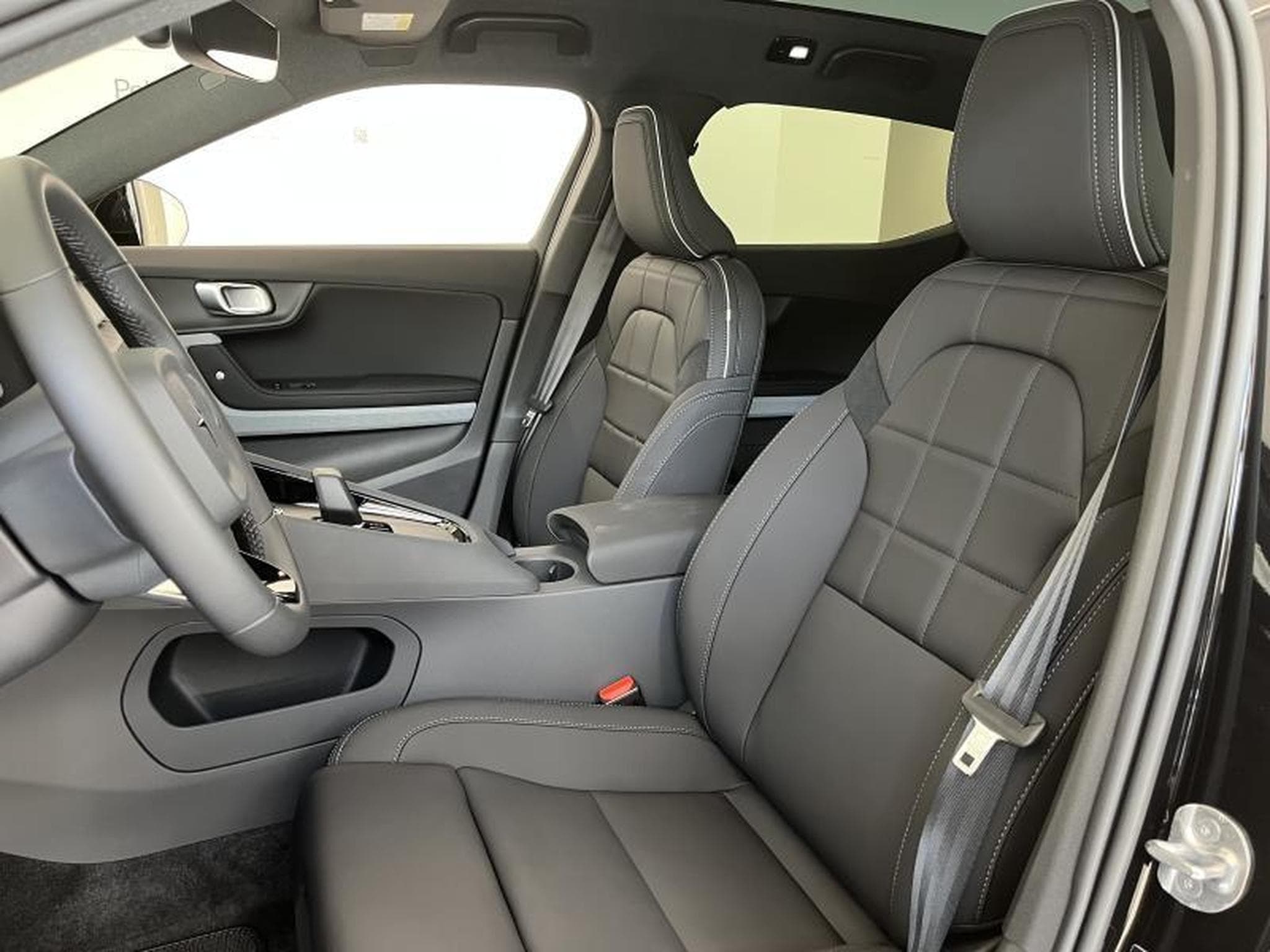 Polestar 2 Long Range (2026) - Photo 2