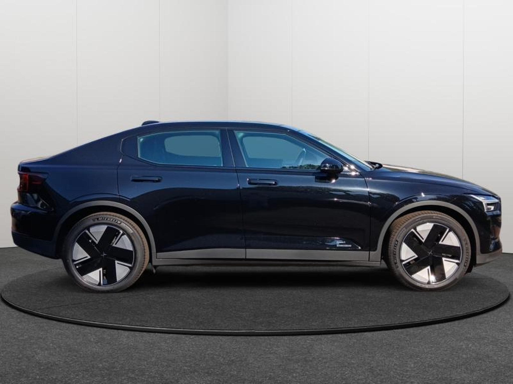 Polestar 2 Long Range (2026) - Photo 6