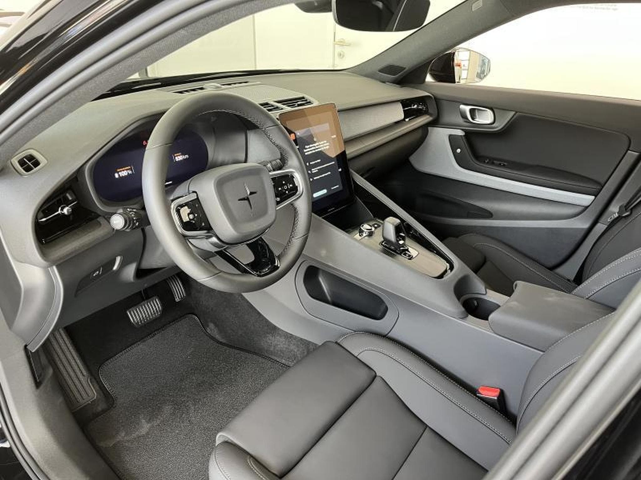 Polestar 2 Long Range (2026) - Photo 11