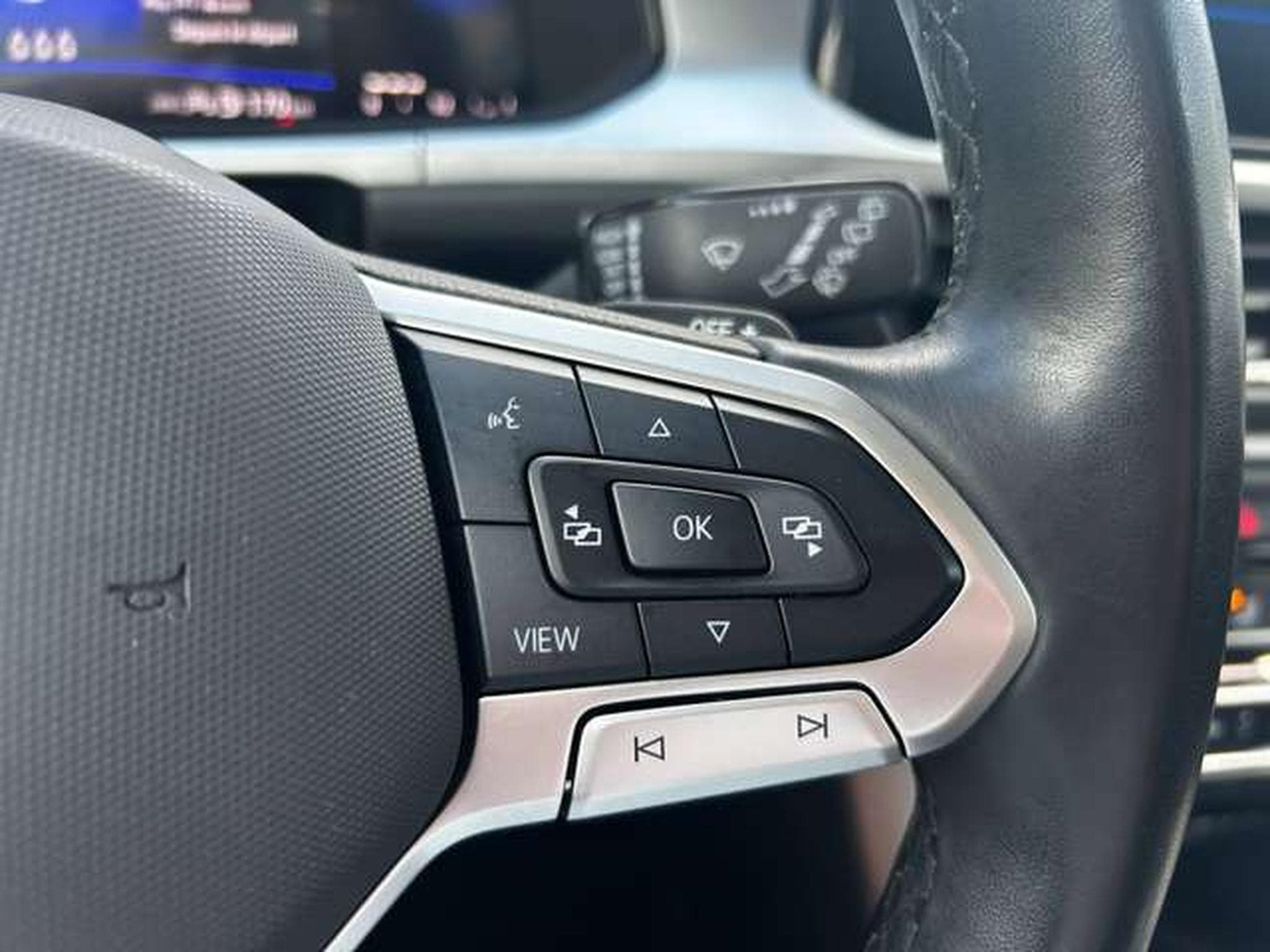 VW T-Roc 2.0 TDi 150 CV DSG7 LIFE (2025) - Photo 6