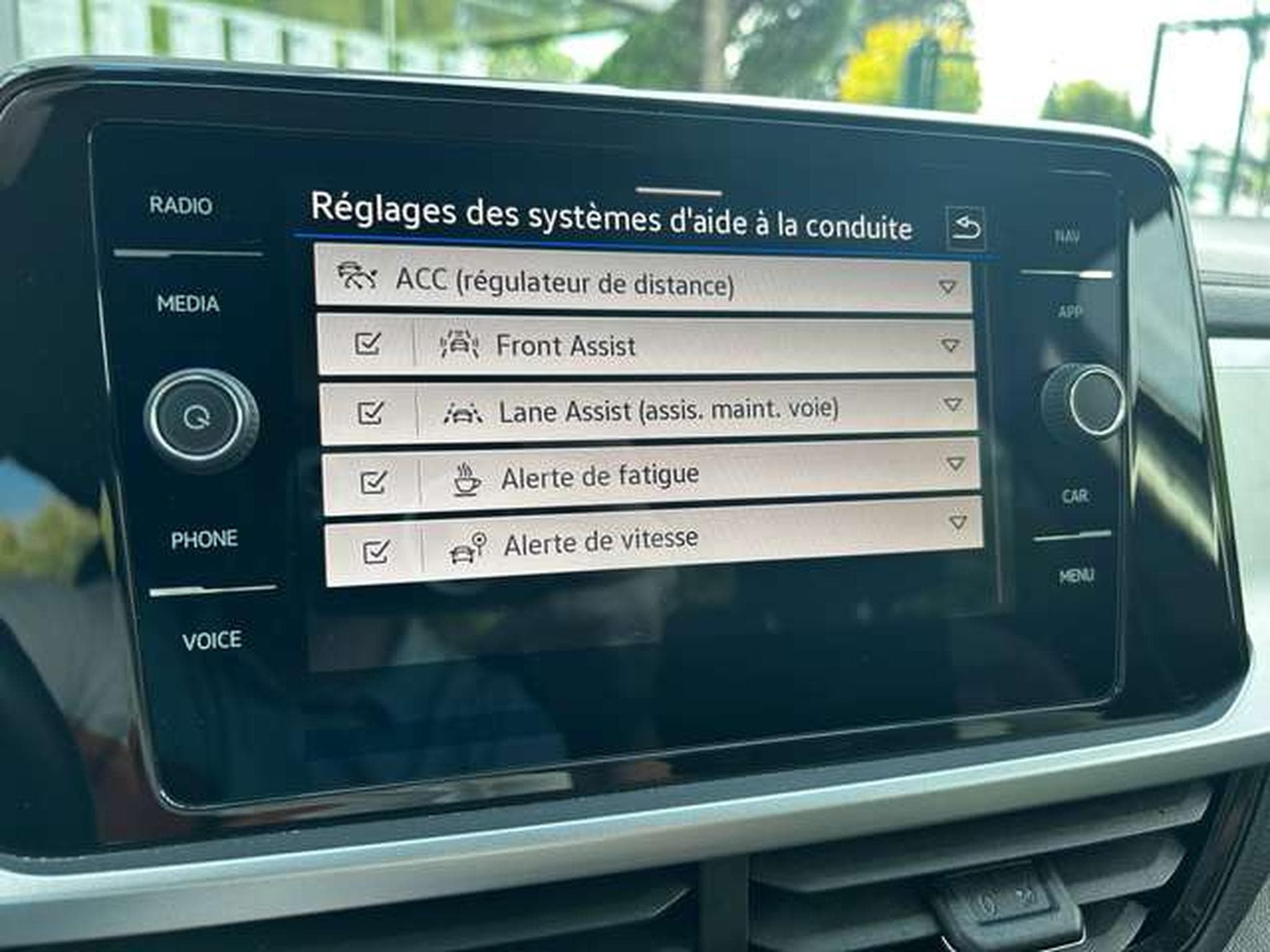 VW T-Roc 2.0 TDi 150 CV DSG7 LIFE (2025) - Photo 12