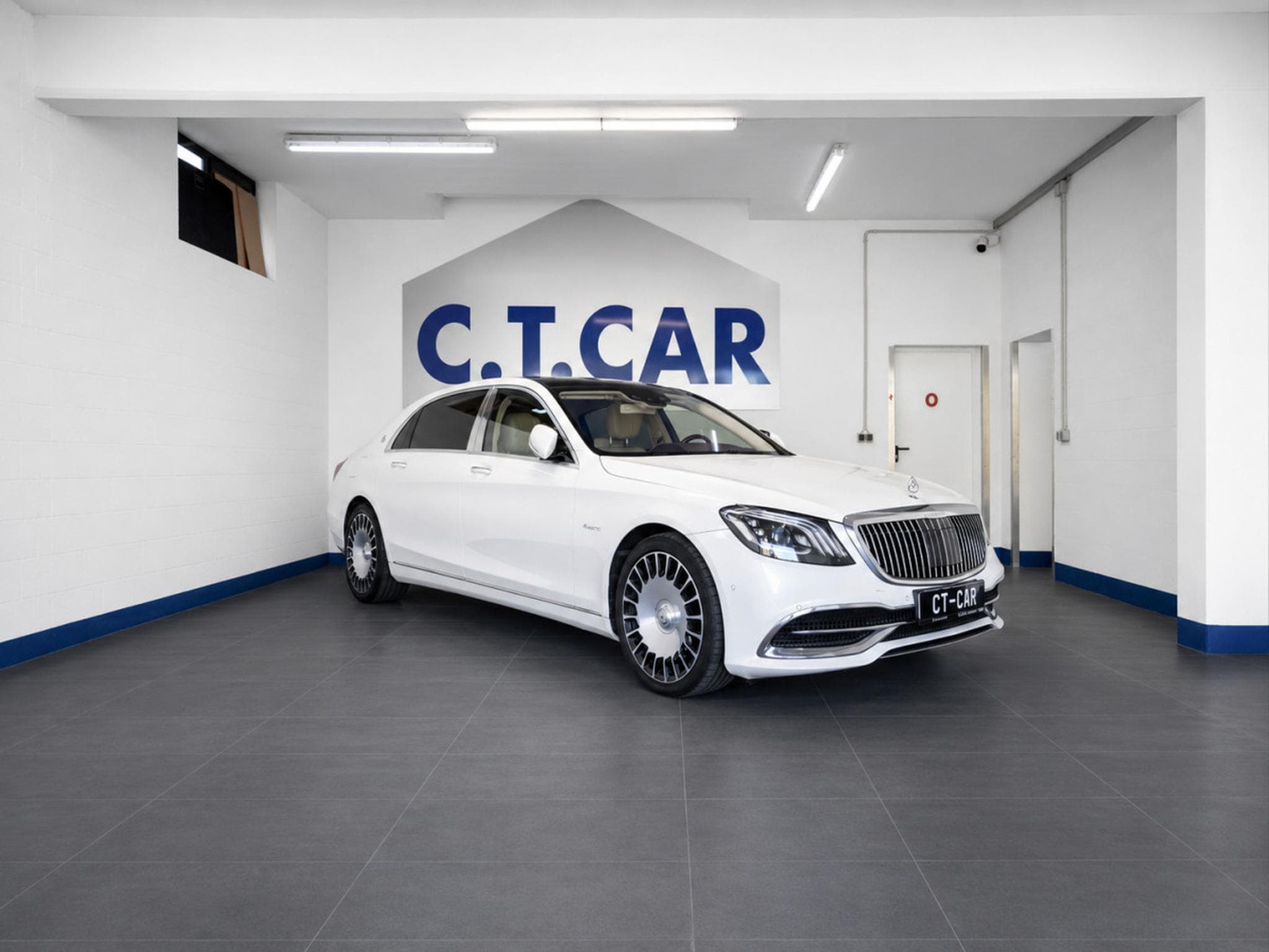 Maybach S560 Limousine 4Matic-PANO/BURMESTER/MASSAGE/DVD/Voll (2018) - Photo 1