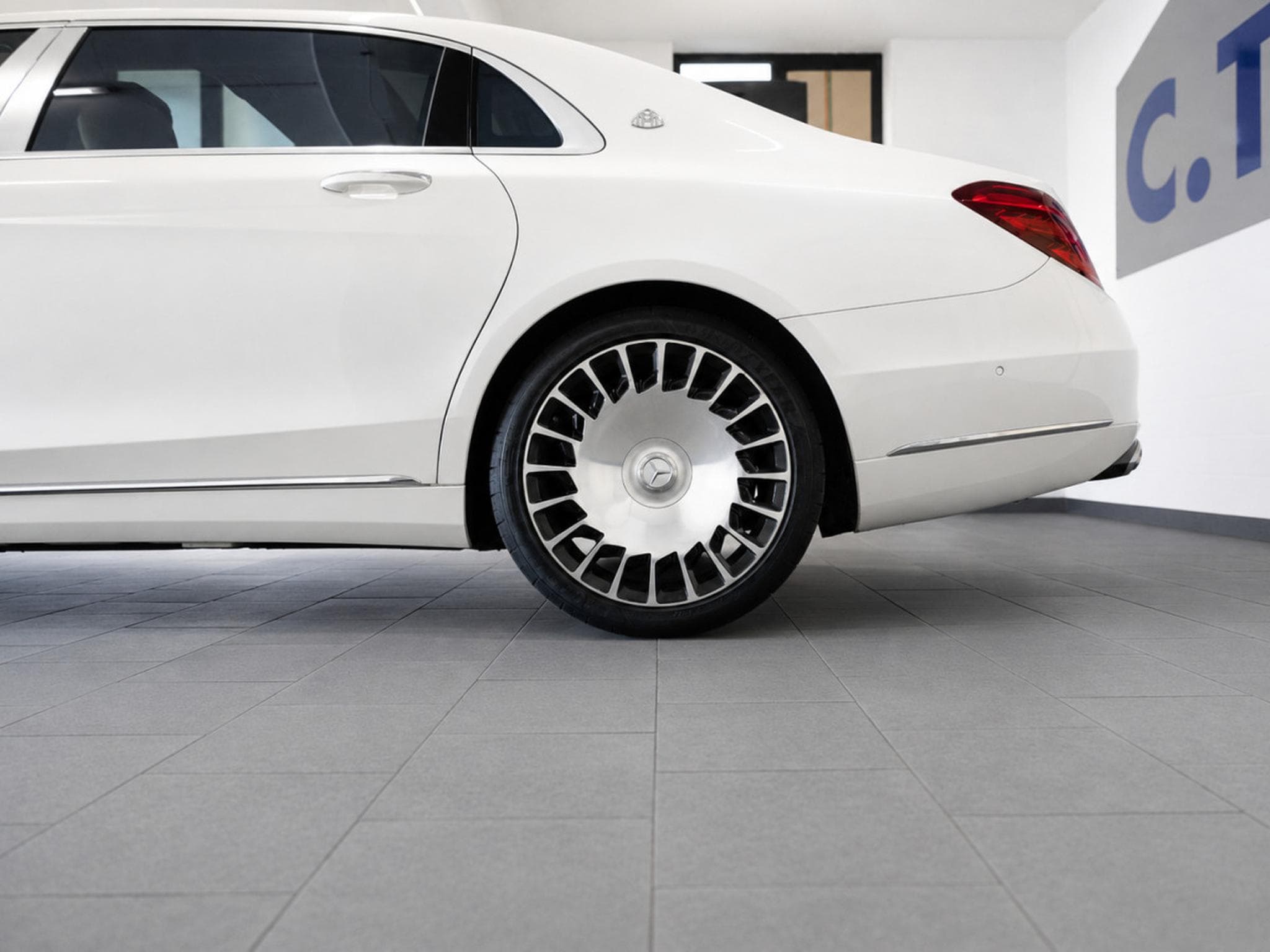 Maybach S560 Limousine 4Matic-PANO/BURMESTER/MASSAGE/DVD/Voll (2018) - Photo 7