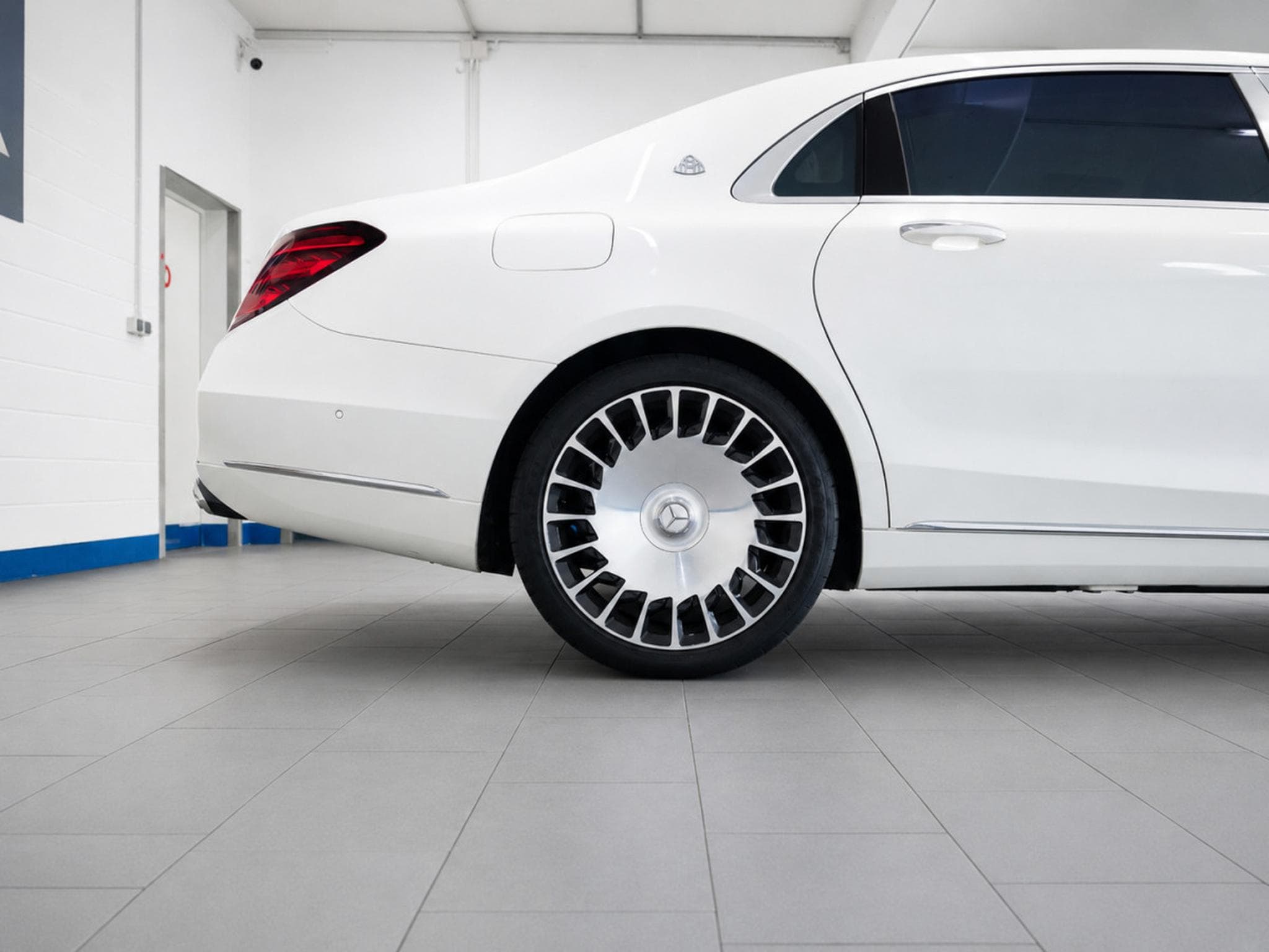 Maybach S560 Limousine 4Matic-PANO/BURMESTER/MASSAGE/DVD/Voll (2018) - Photo 8