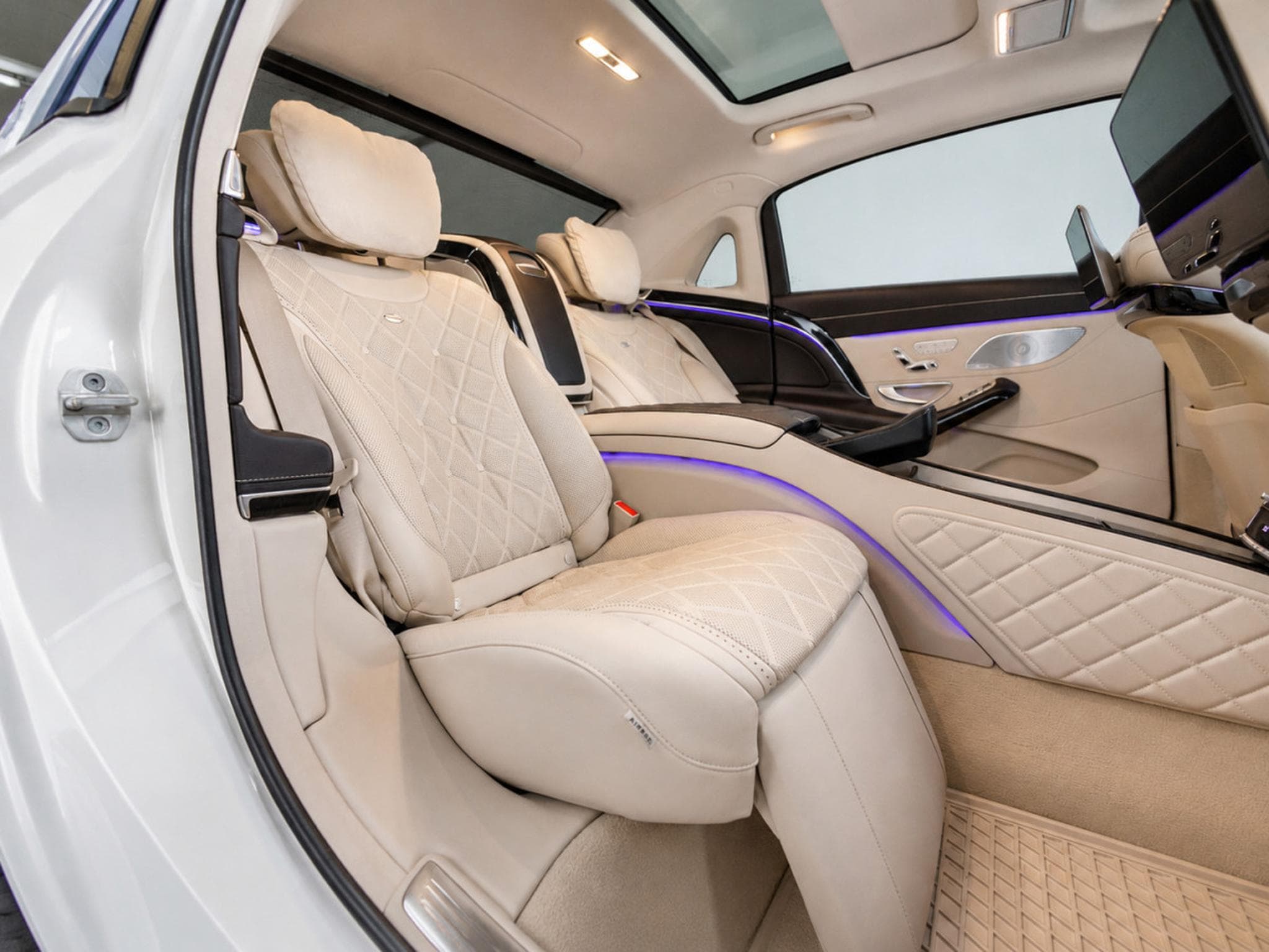 Maybach S560 Limousine 4Matic-PANO/BURMESTER/MASSAGE/DVD/Voll (2018) - Photo 17