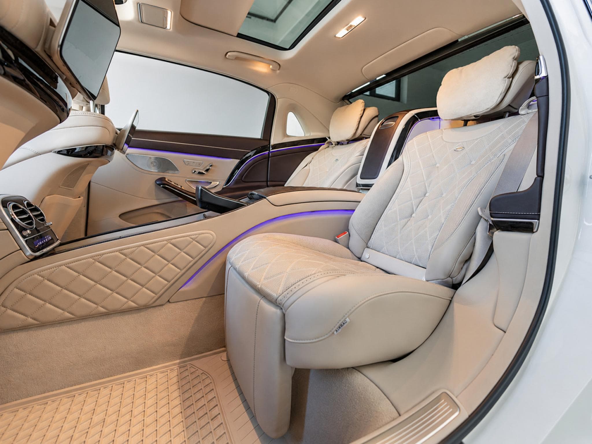 Maybach S560 Limousine 4Matic-PANO/BURMESTER/MASSAGE/DVD/Voll (2018) - Photo 16