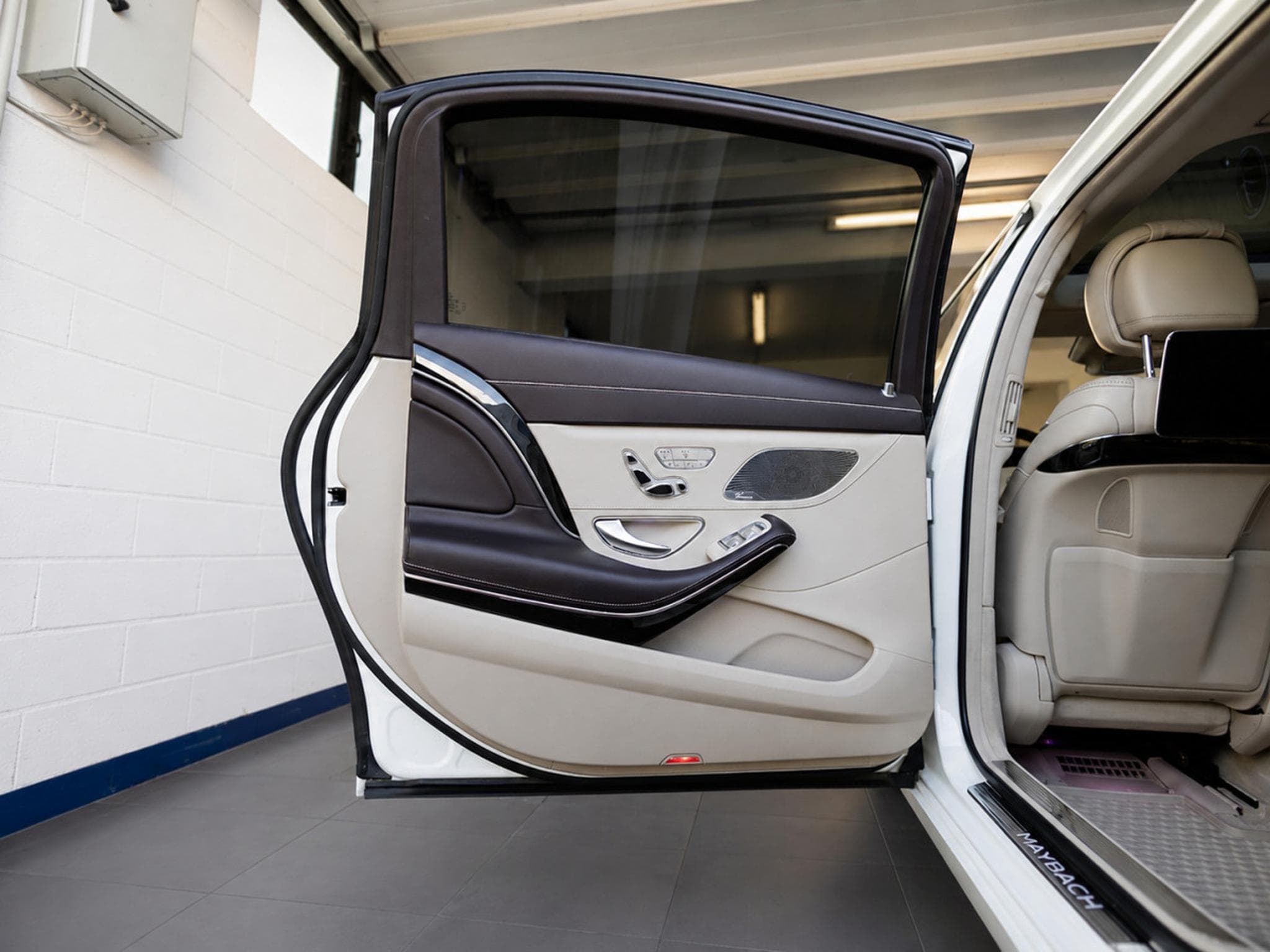 Maybach S560 Limousine 4Matic-PANO/BURMESTER/MASSAGE/DVD/Voll (2018) - Photo 20
