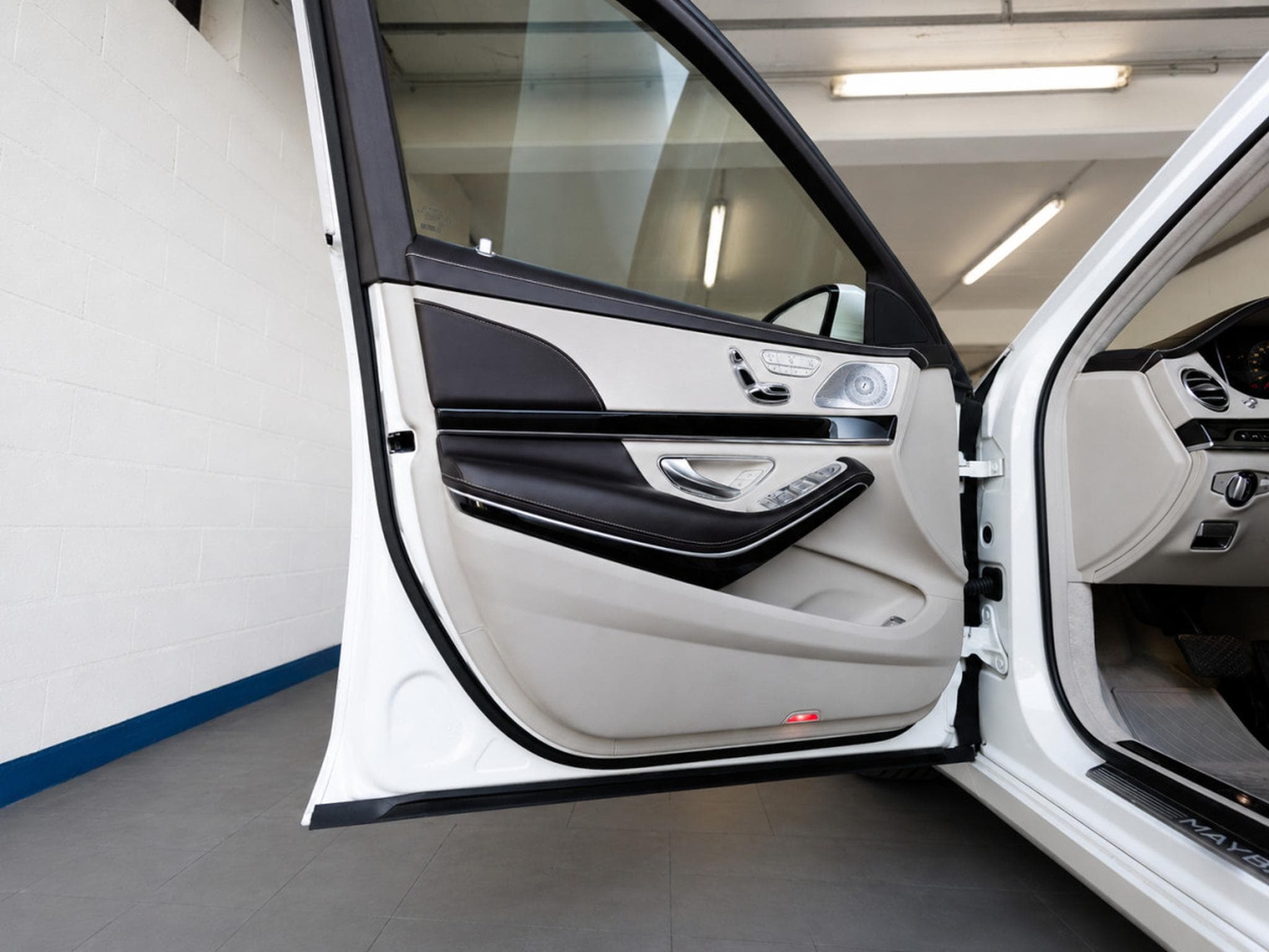 Maybach S560 Limousine 4Matic-PANO/BURMESTER/MASSAGE/DVD/Voll (2018) - Photo 21