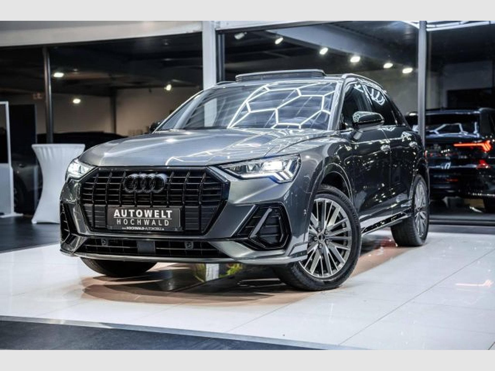 Audi Q3 Q3 2.0 TDI S-tr 2x S-Line NAVI LED PANO RFK AHK (2023) - Foto 2