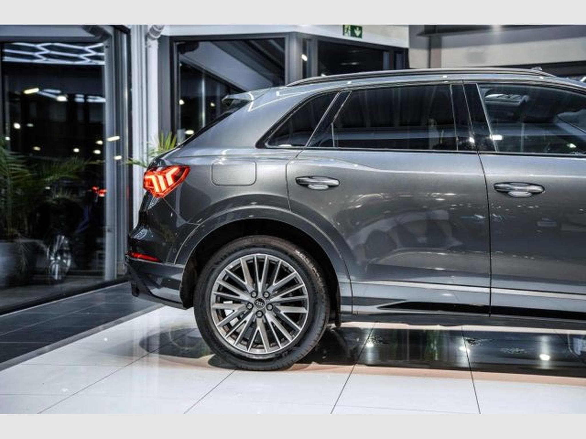 Audi Q3 Q3 2.0 TDI S-tr 2x S-Line NAVI LED PANO RFK AHK (2023) - Foto 8