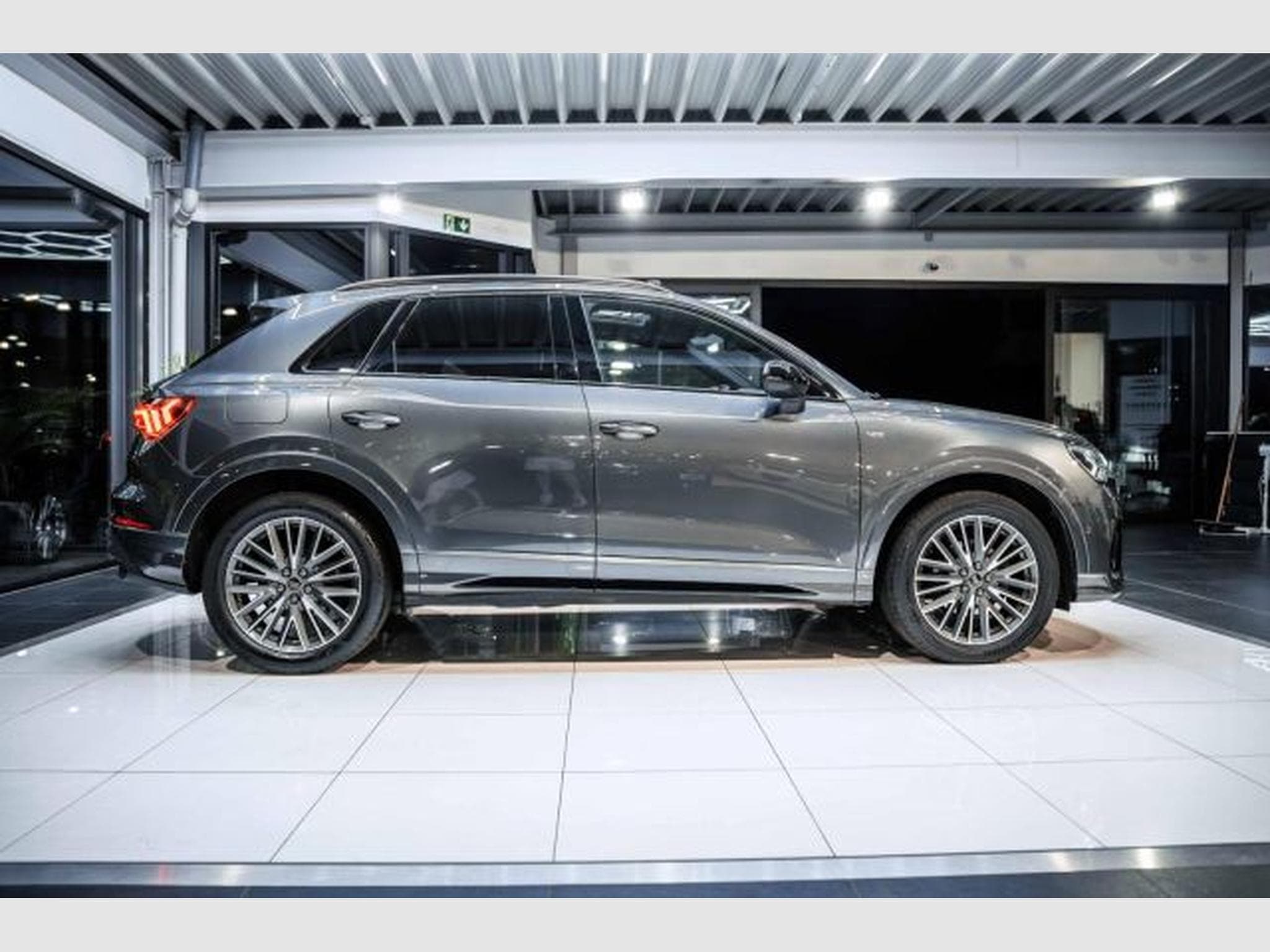 Audi Q3 Q3 2.0 TDI S-tr 2x S-Line NAVI LED PANO RFK AHK (2023) - Foto 7