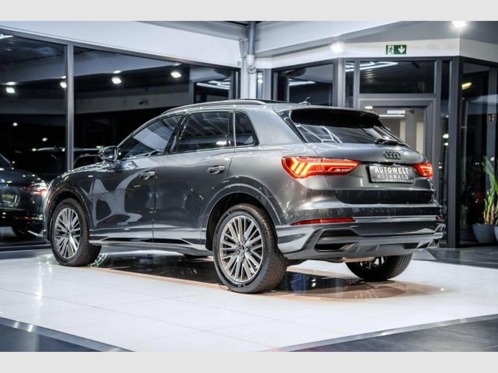 Audi Q3 Q3 2.0 TDI S-tr 2x S-Line NAVI LED PANO RFK AHK (2023) - Foto 12