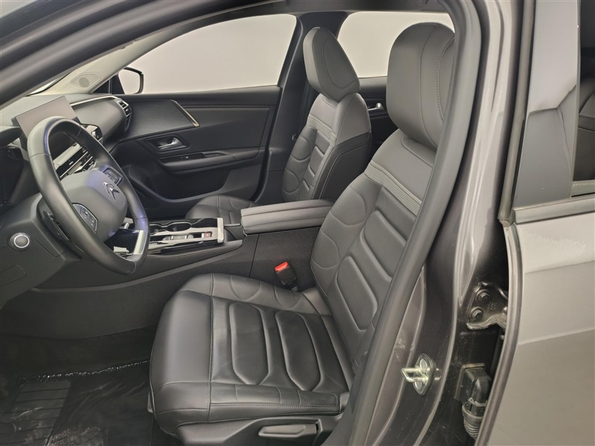 Citroen C5 X 1.2 PureTech 130cv EAT8 Plus NAVI / FULL LED / CUIR / CAMERA (2024) - Foto 7