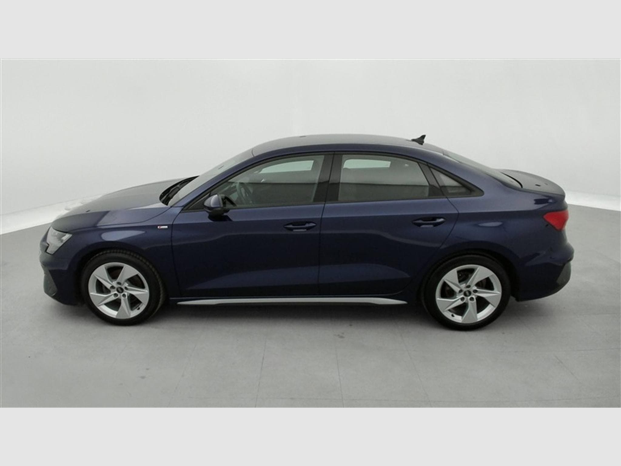 Audi A3 30 TFSI S line NAVI/FULL LED/JA17/PDC (2022) - Foto 3