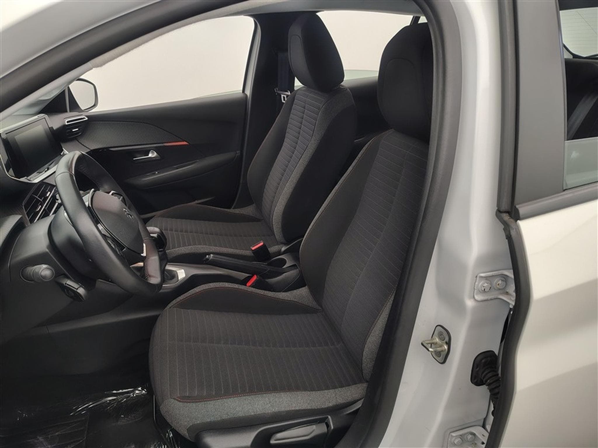 Peugeot 208 1.2i PureTech Active MIRRORLINK / PDC AR / JA 16" (2022) - Foto 7