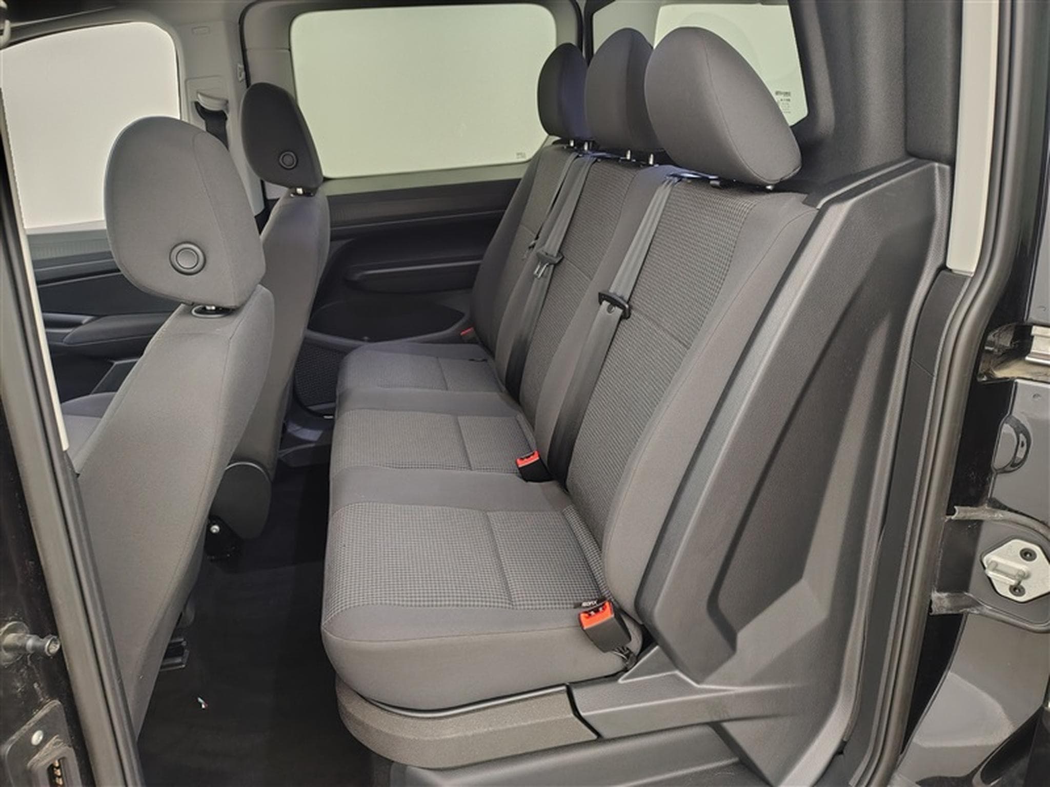 VW Caddy 2.0 TDi Business DSG/Long/Double cab (2023) - Photo 13