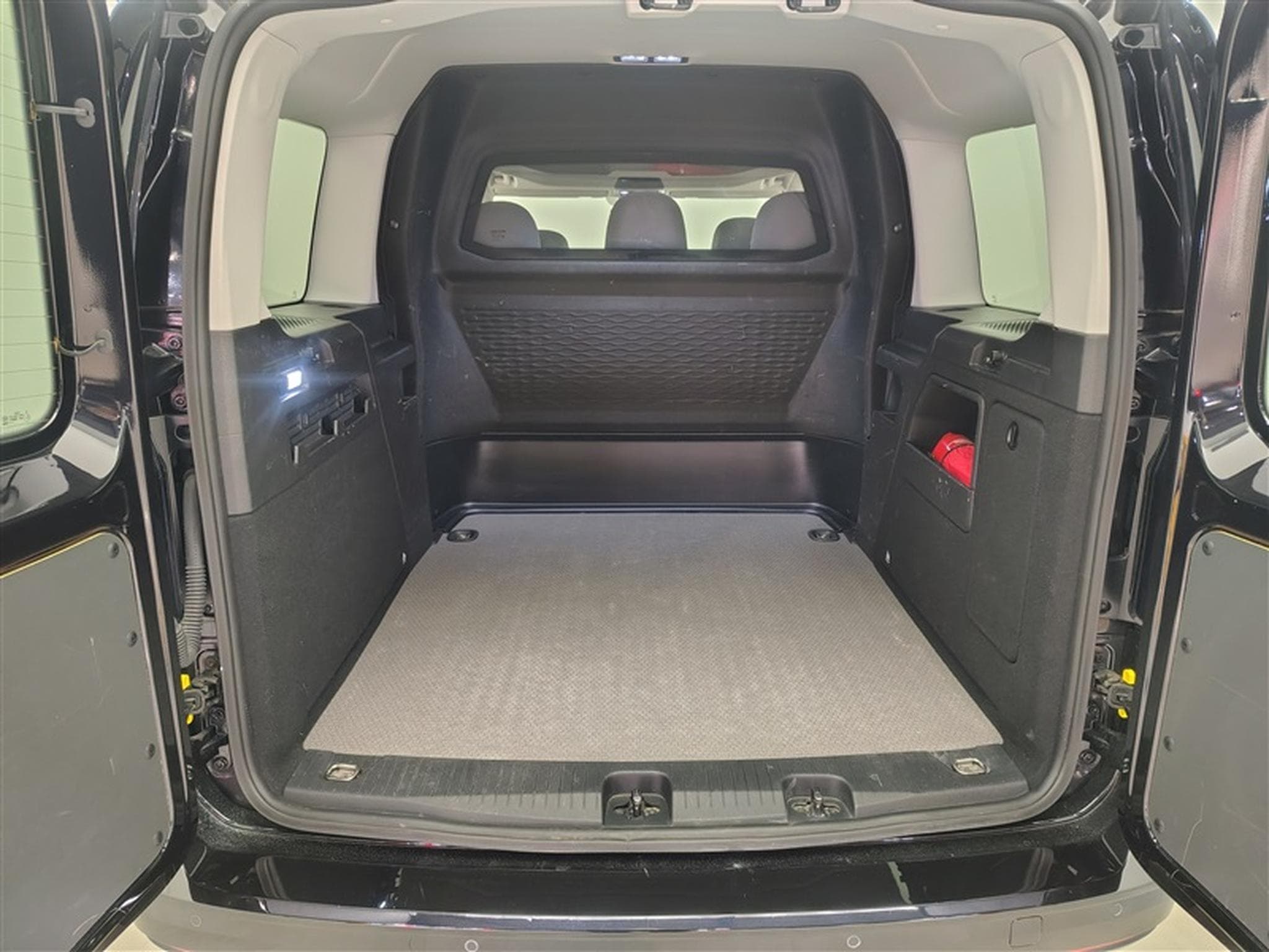 VW Caddy 2.0 TDi Business DSG/Long/Double cab (2023) - Photo 14
