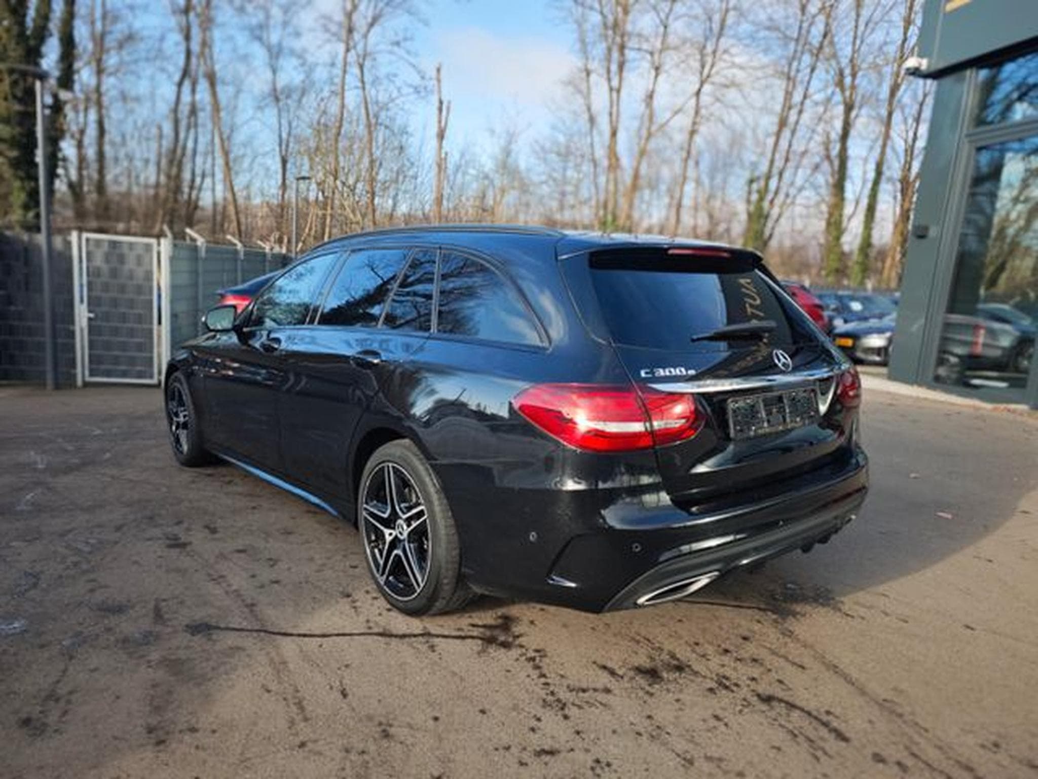 Mercedes C 300 C300e PLUG-IN-HYBRID*AMG-LINE*NIGHT*LED*2.HAND* (2020) - Photo 8