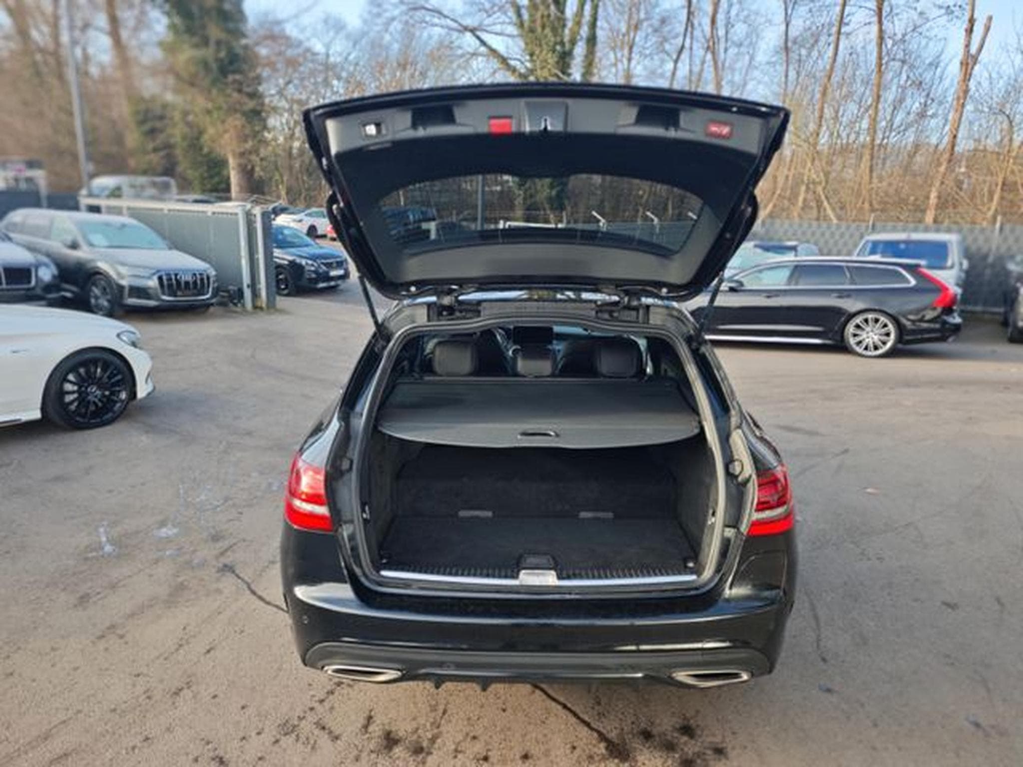 Mercedes C 300 C300e PLUG-IN-HYBRID*AMG-LINE*NIGHT*LED*2.HAND* (2020) - Photo 9