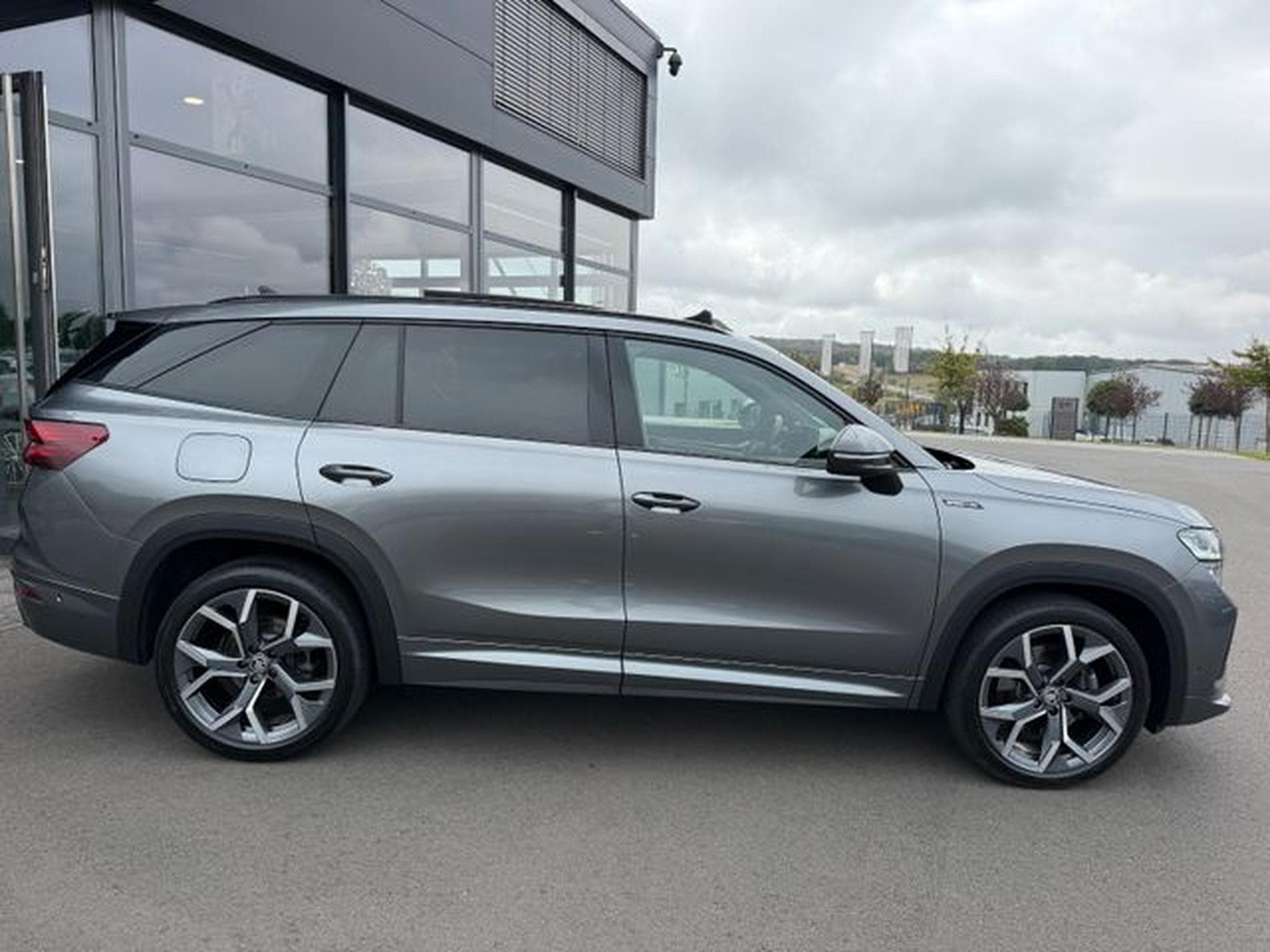 Skoda Kodiaq Kodiaq 2.0TDI 4x4 Sportline Pano Canton AHK HUD (2025) - Photo 5