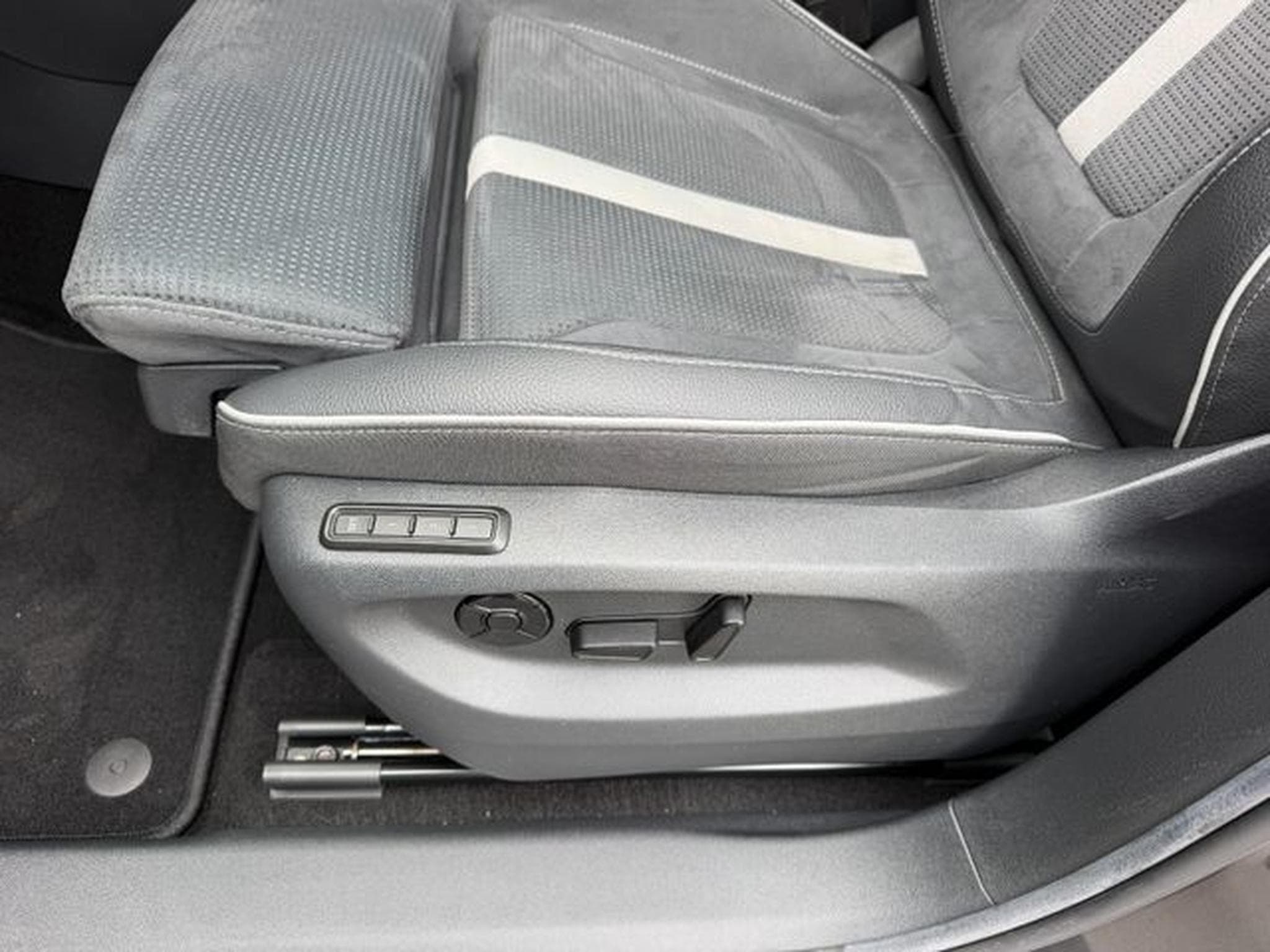 Skoda Kodiaq Kodiaq 2.0TDI 4x4 Sportline Pano Canton AHK HUD (2025) - Photo 12