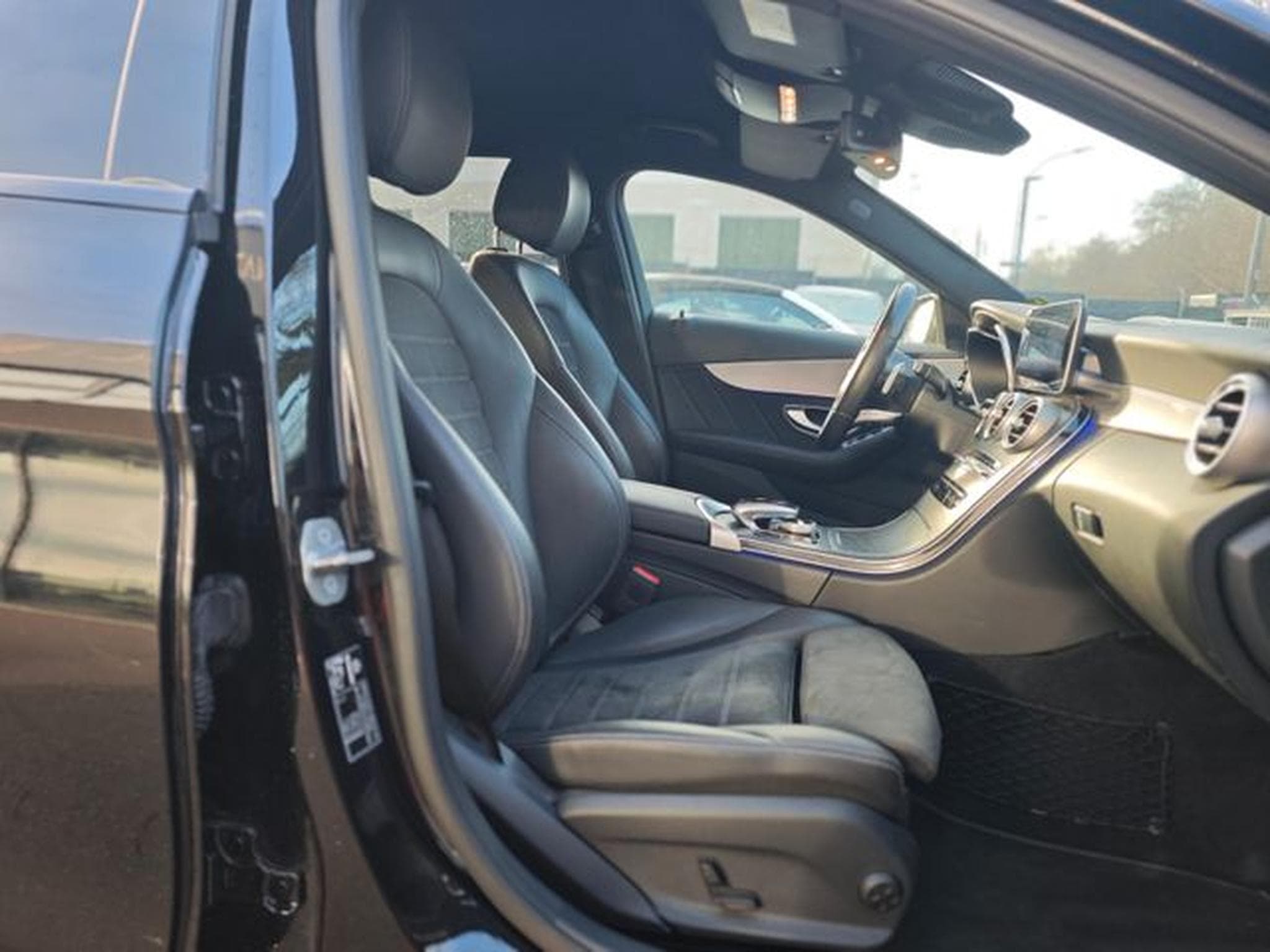 Mercedes C 300 C300e PLUG-IN-HYBRID*AMG-LINE*NIGHT*LED*2.HAND* (2020) - Photo 12
