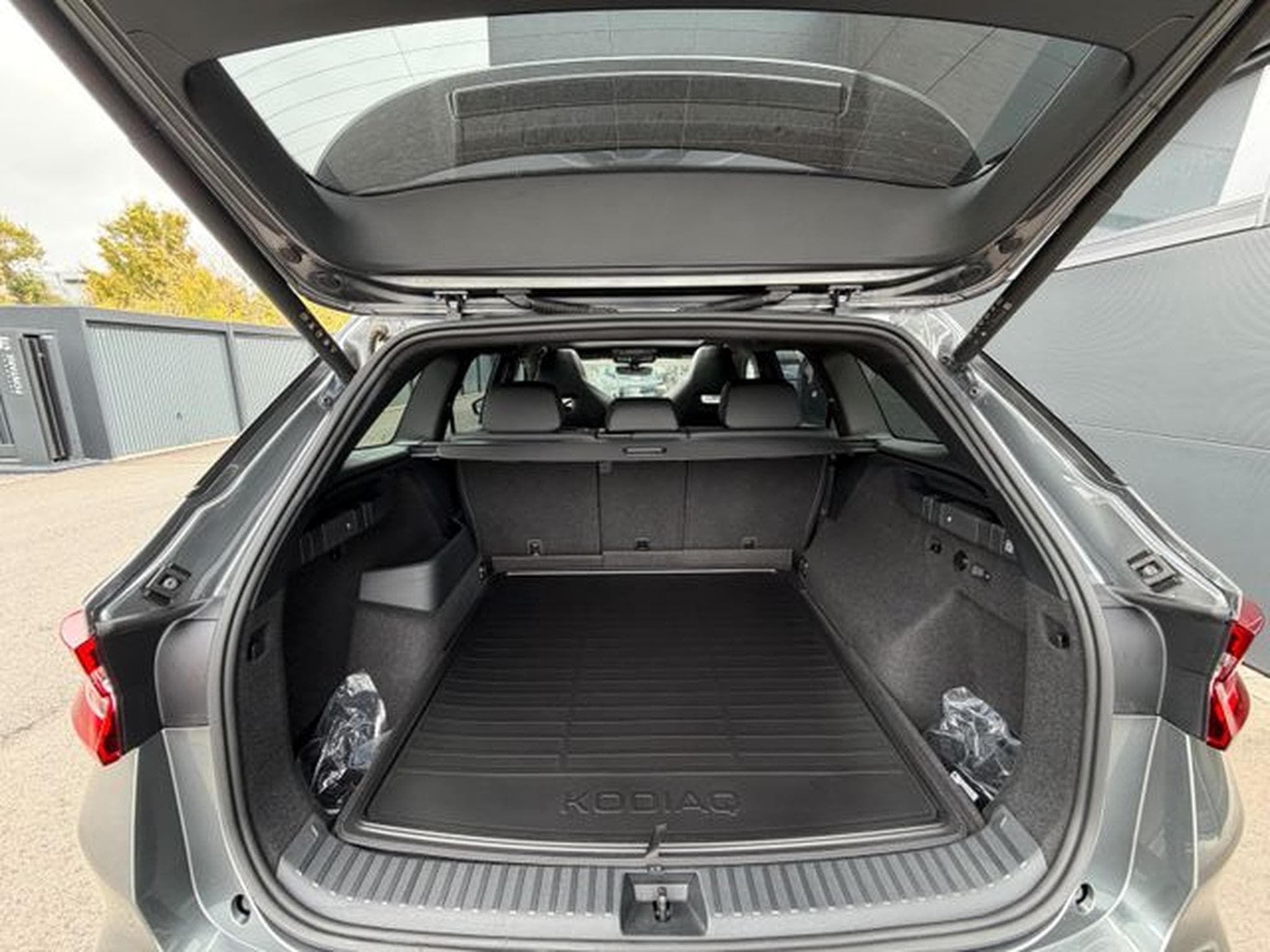 Skoda Kodiaq Kodiaq 2.0TDI 4x4 Sportline Pano Canton AHK HUD (2025) - Photo 14
