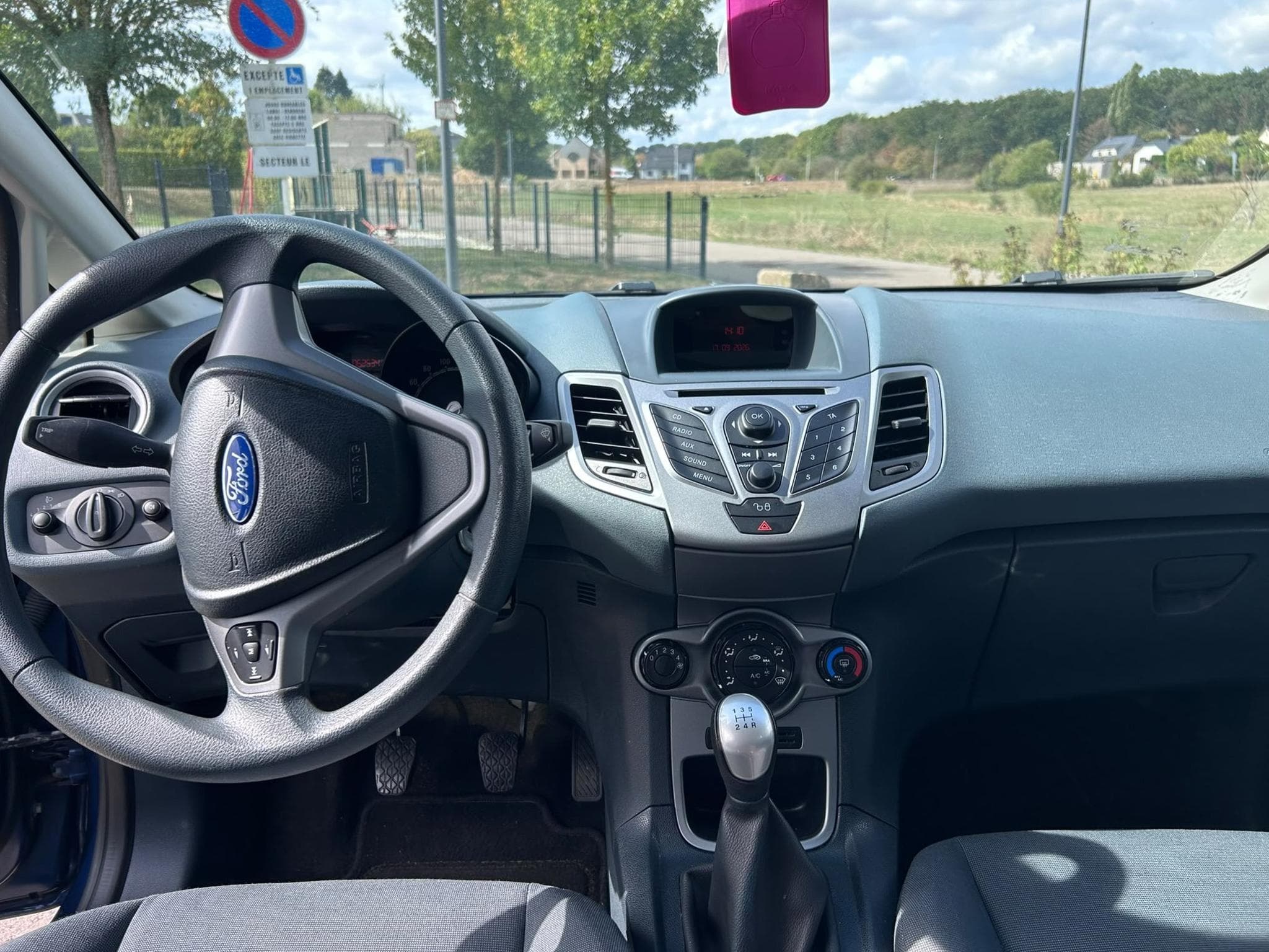 Ford Fiesta TDI -JA8 (2011) - Photo 7