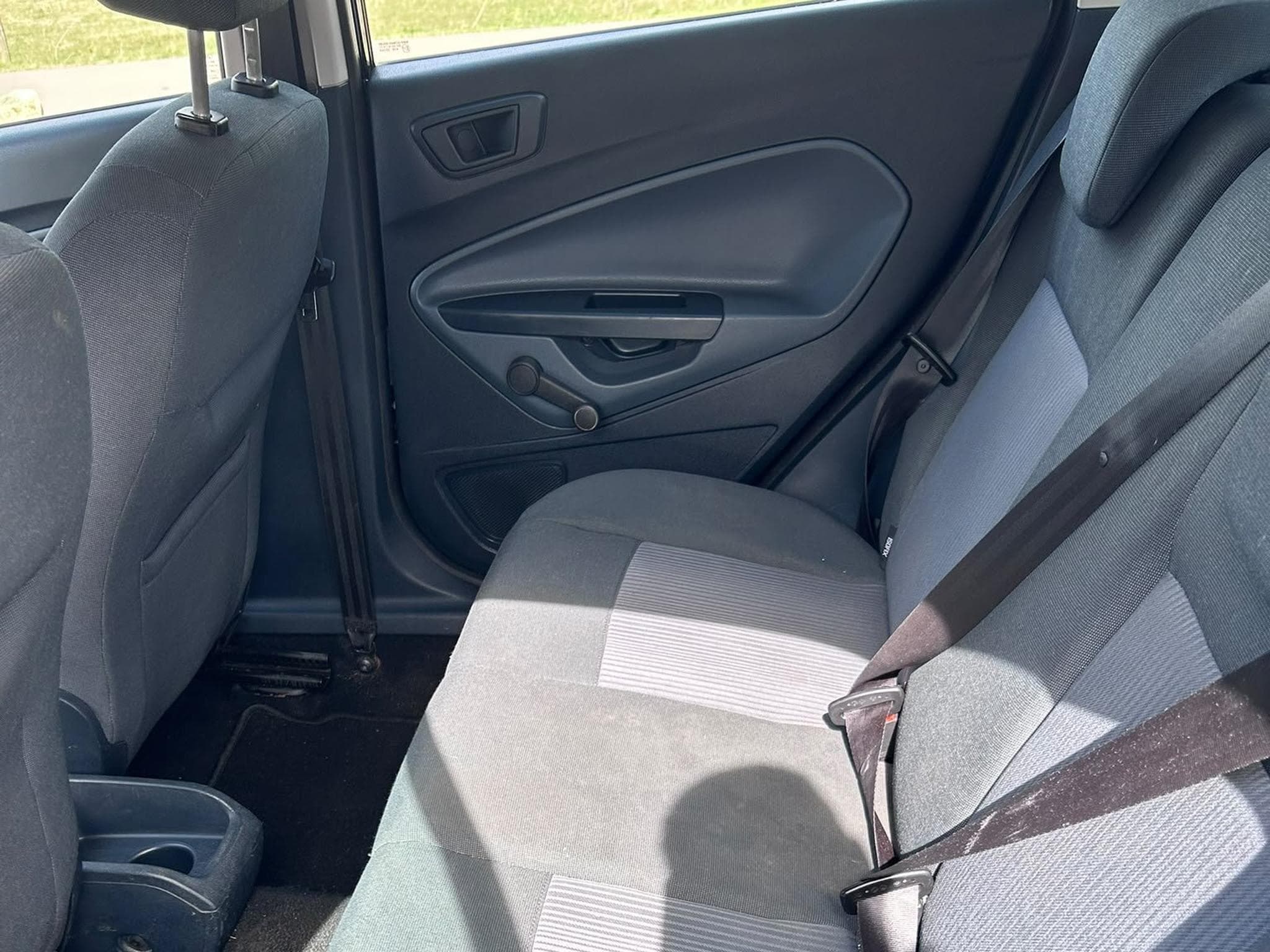 Ford Fiesta TDI -JA8 (2011) - Photo 8