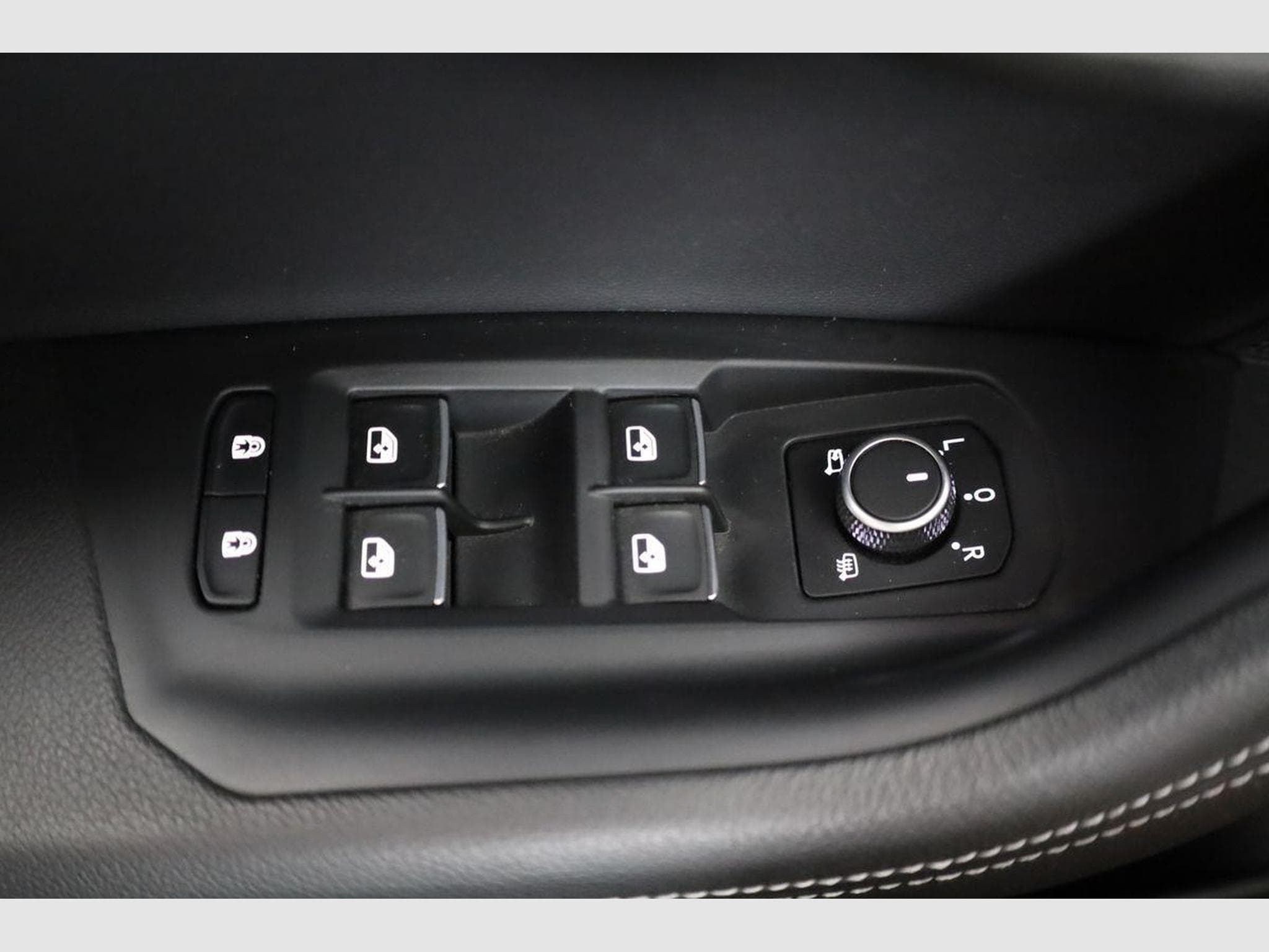 VW Touareg 3.0 TDI 210 kW 4Motion R-Line (2024) - Photo 7