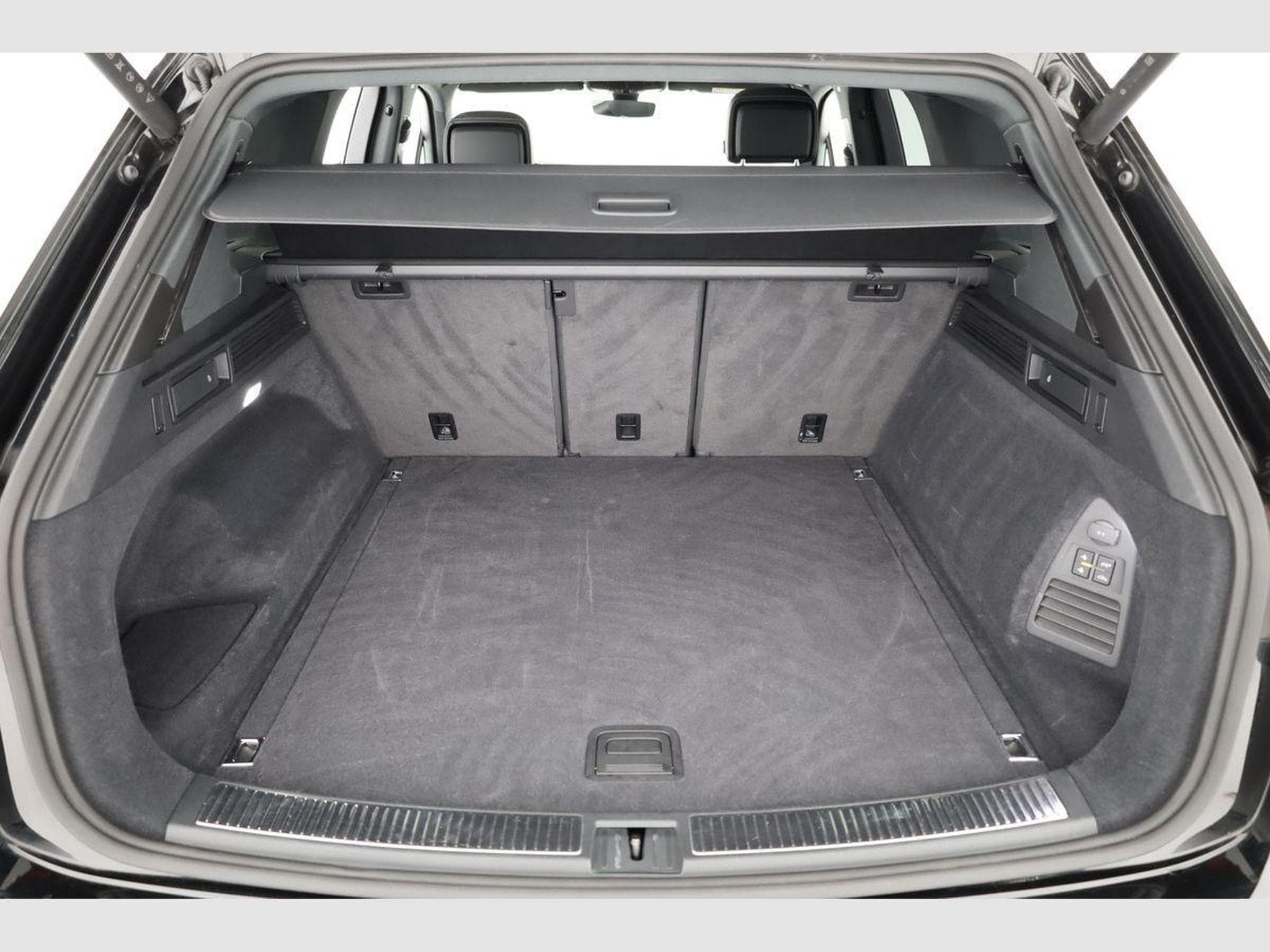 VW Touareg 3.0 TDI 210 kW 4Motion R-Line (2024) - Photo 12