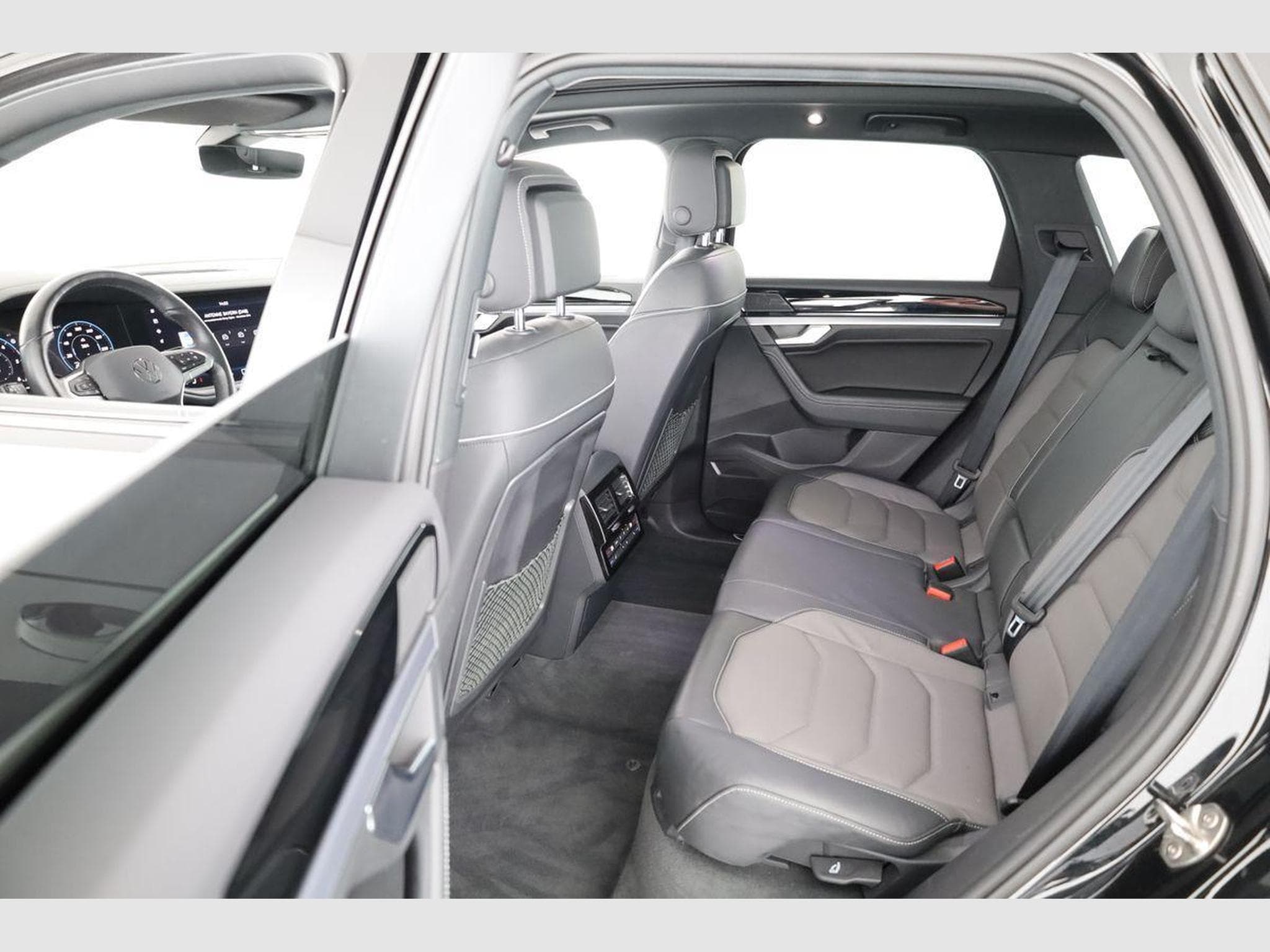 VW Touareg 3.0 TDI 210 kW 4Motion R-Line (2024) - Photo 11