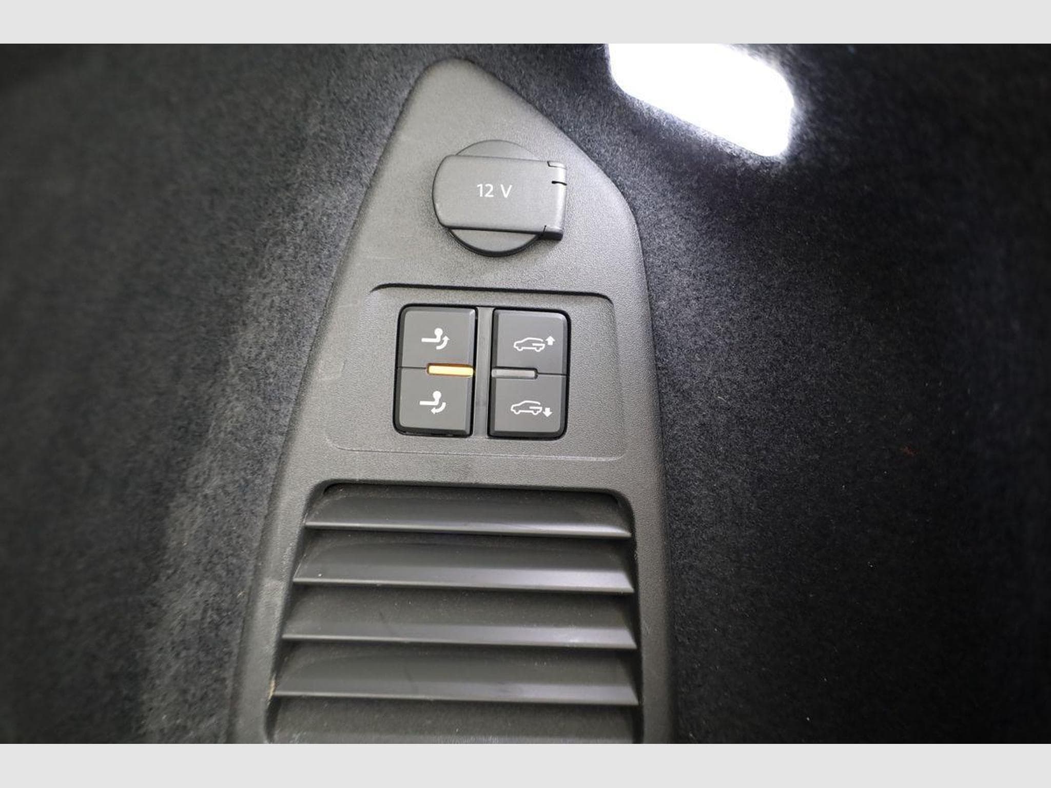 VW Touareg 3.0 TDI 210 kW 4Motion R-Line (2024) - Photo 13