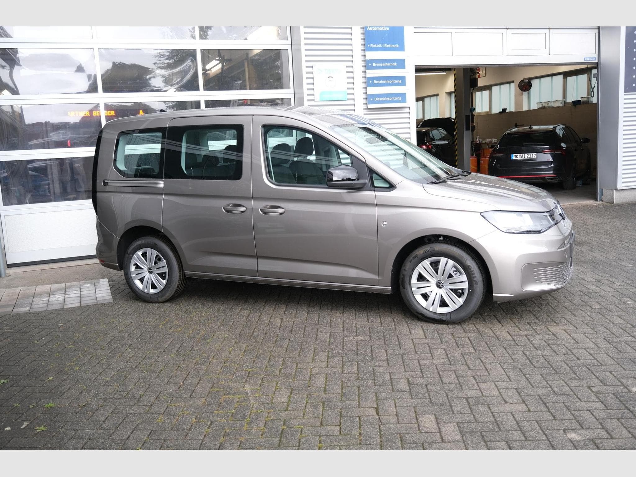 VW Caddy eHybrid Anhängerkupplung App-Connect (2026) - Foto 17